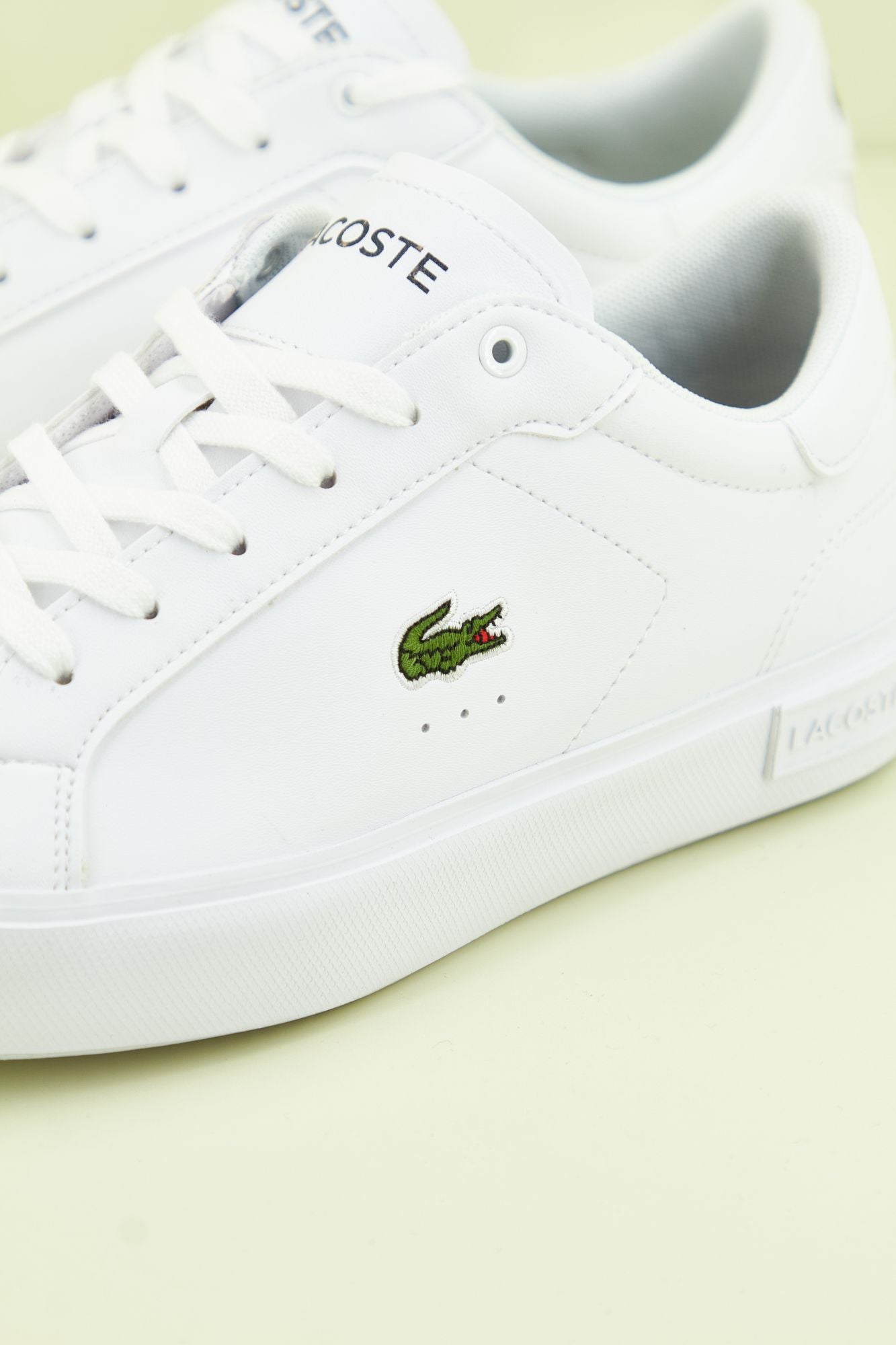 LACOSTE POWERCOURT 0721 1 SUJ en color BLANCO (2)