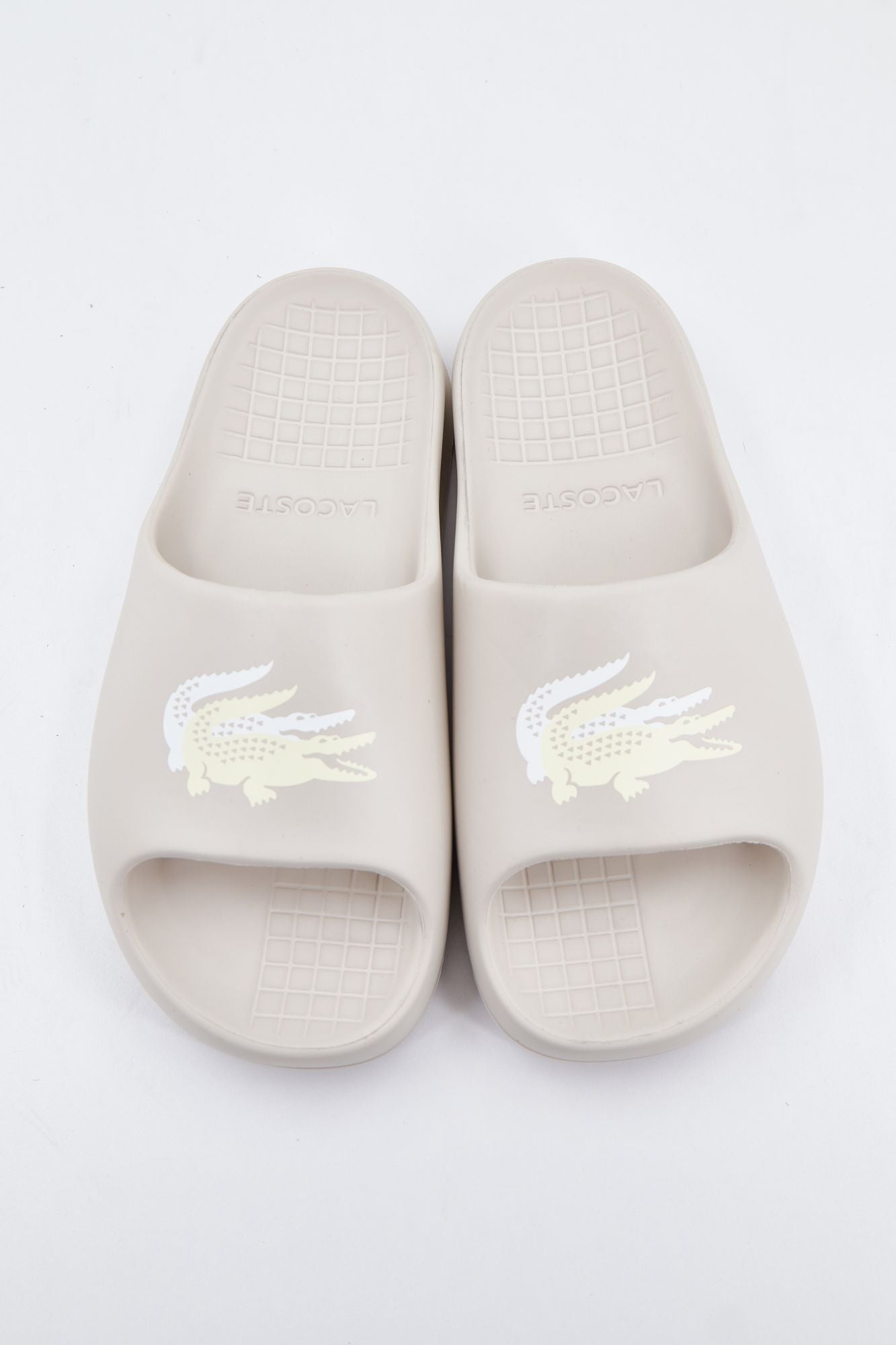 LACOSTE SERVE SLIDE 2.0 123 1 CFA en color BEIS (1)