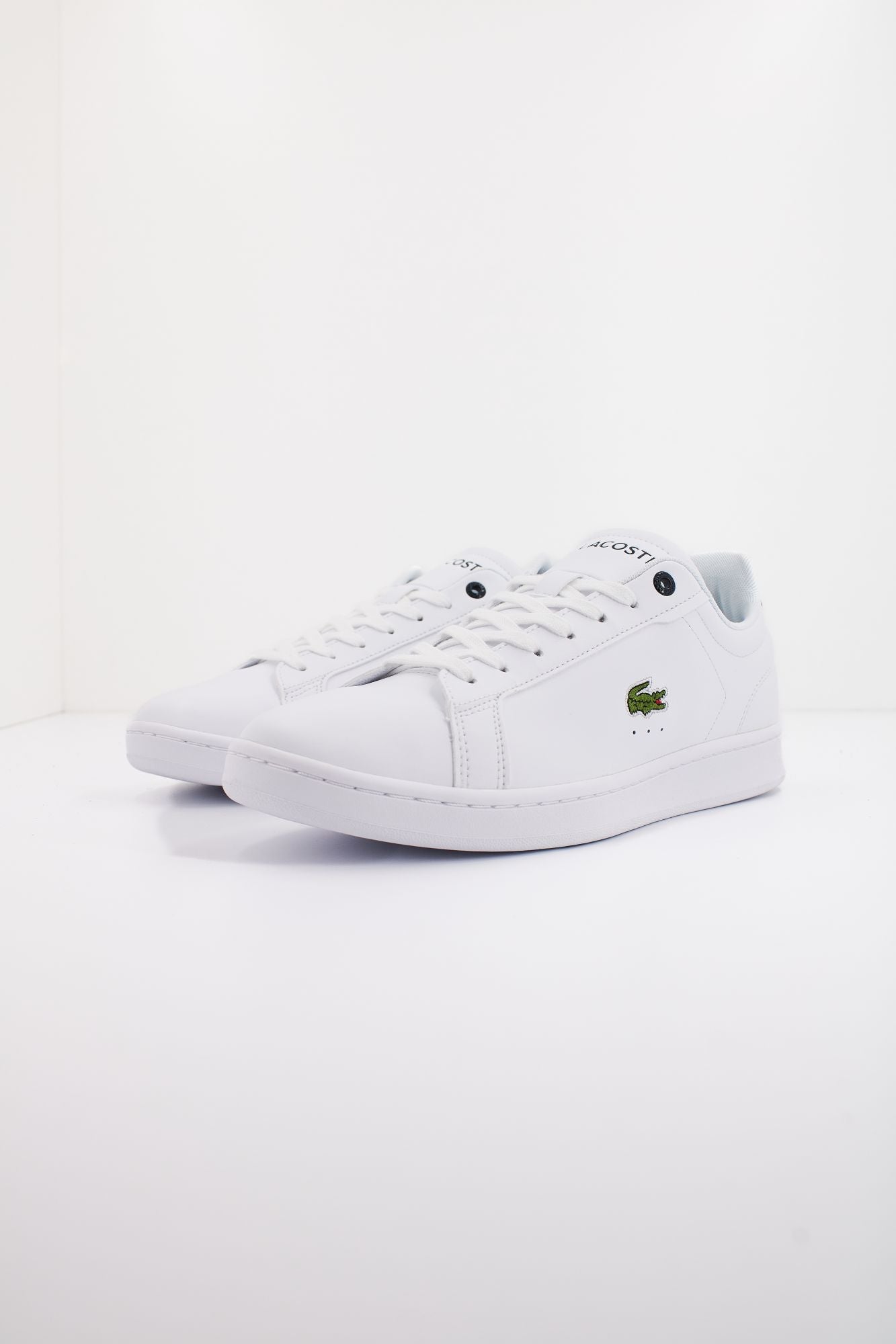LACOSTE CARNABY PRO BL LEATHER TO en color BLANCO (2)