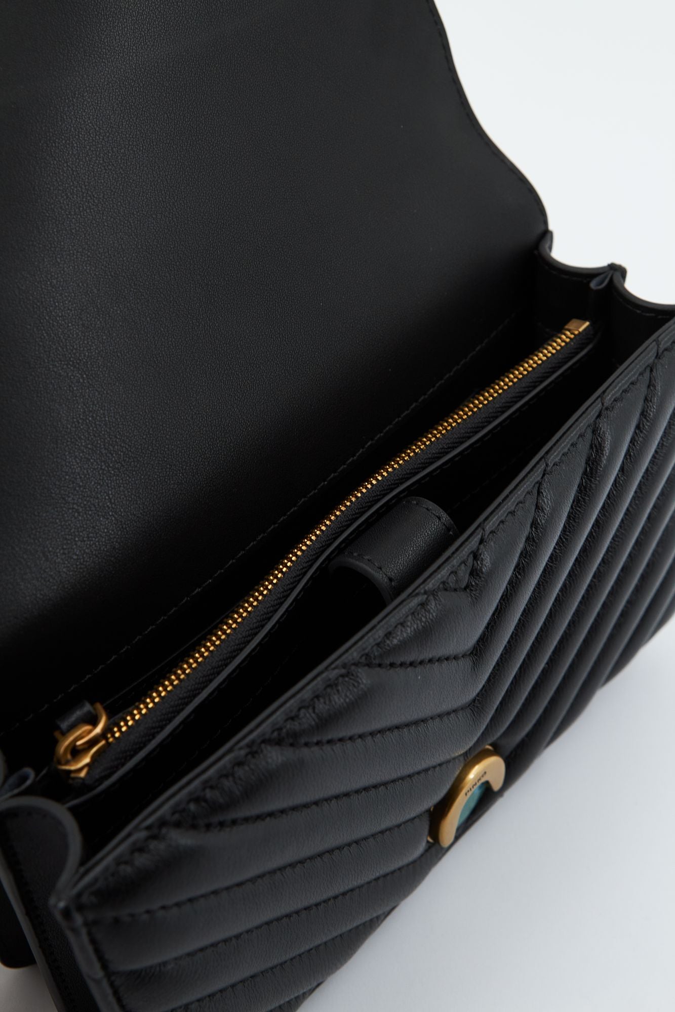 PINKO LOVE ONE MINI DC V-QUIL en color NEGRO (4)