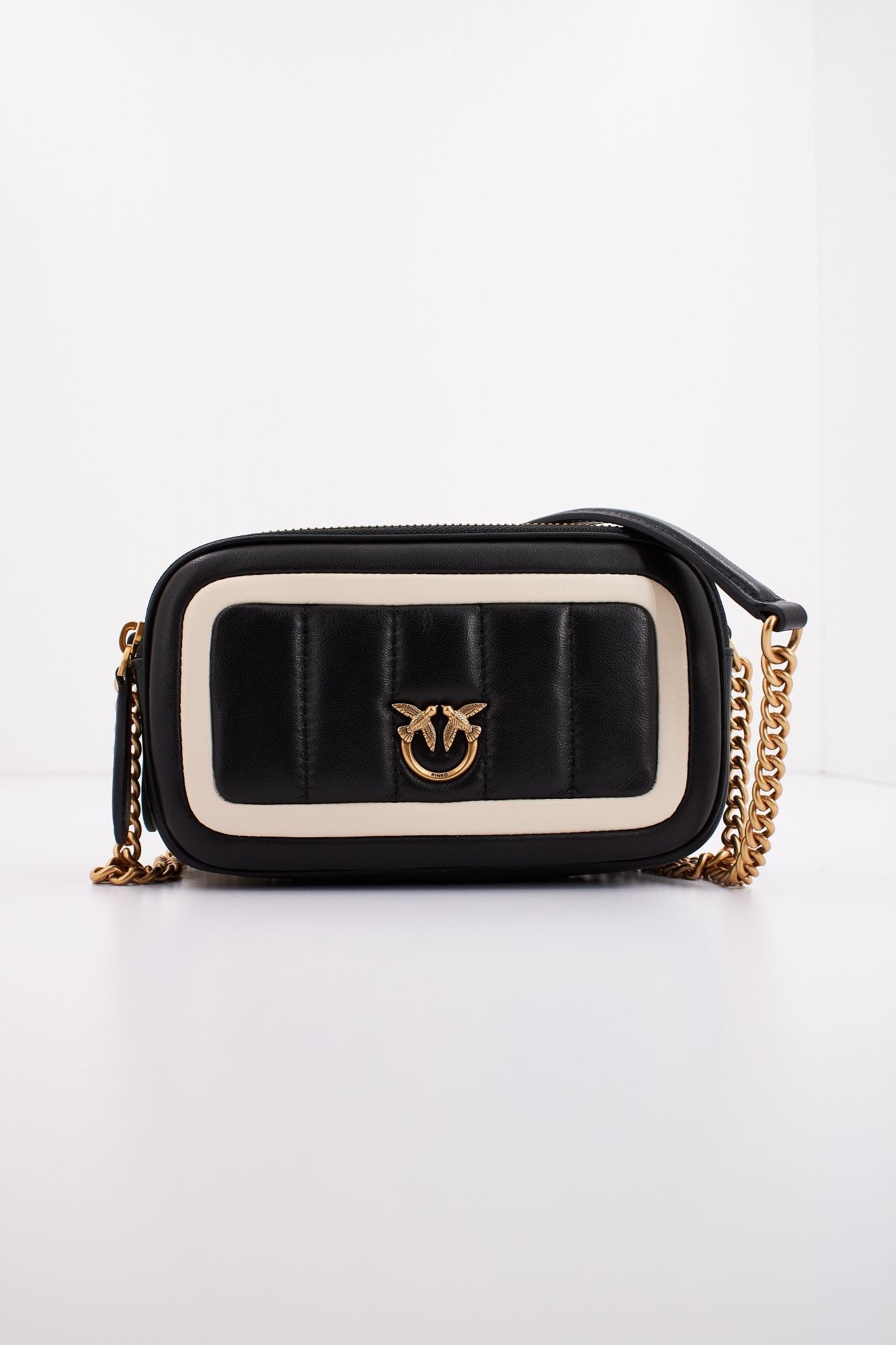 PINKO CAMERA CASE SHEEP NAPPA en color NEGRO (1)