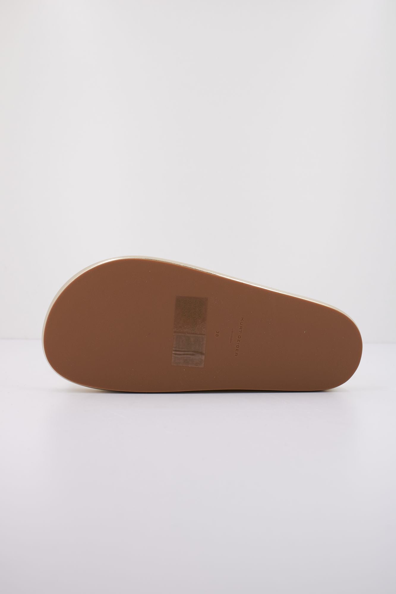 KURT GEIGER LONDON KENSINGTON PUFF FLIP FLOP en color ORO (4)