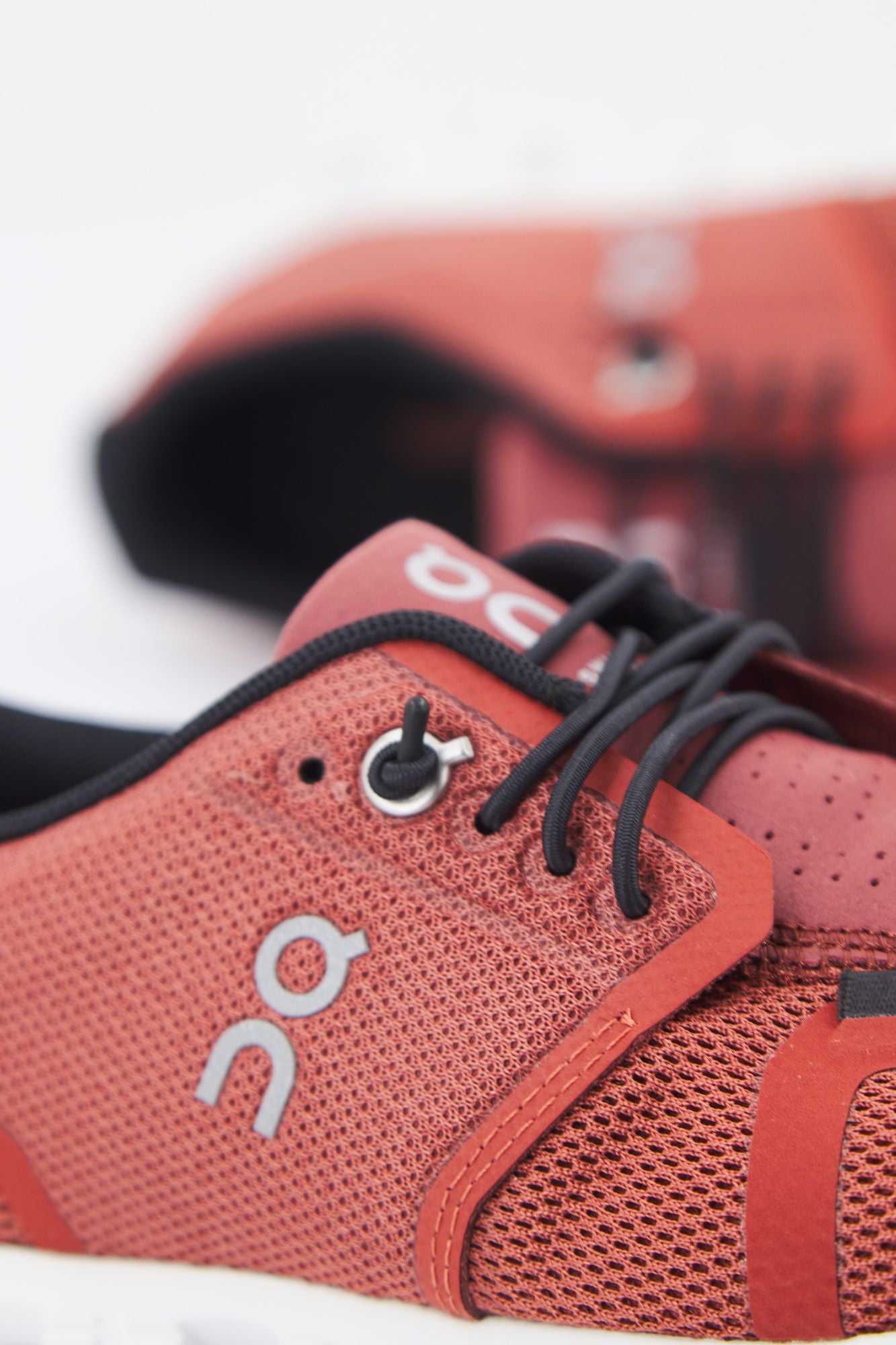 ON RUNNING 59 98898  en color ROJO (4)