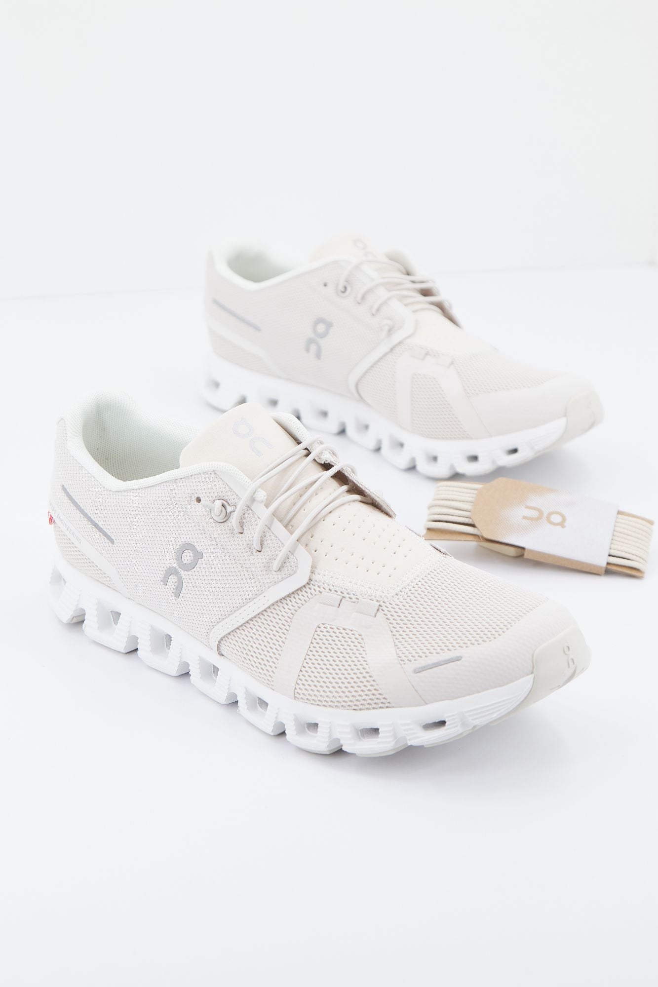 ON RUNNING CLOUD 5 en color BEIS (1)