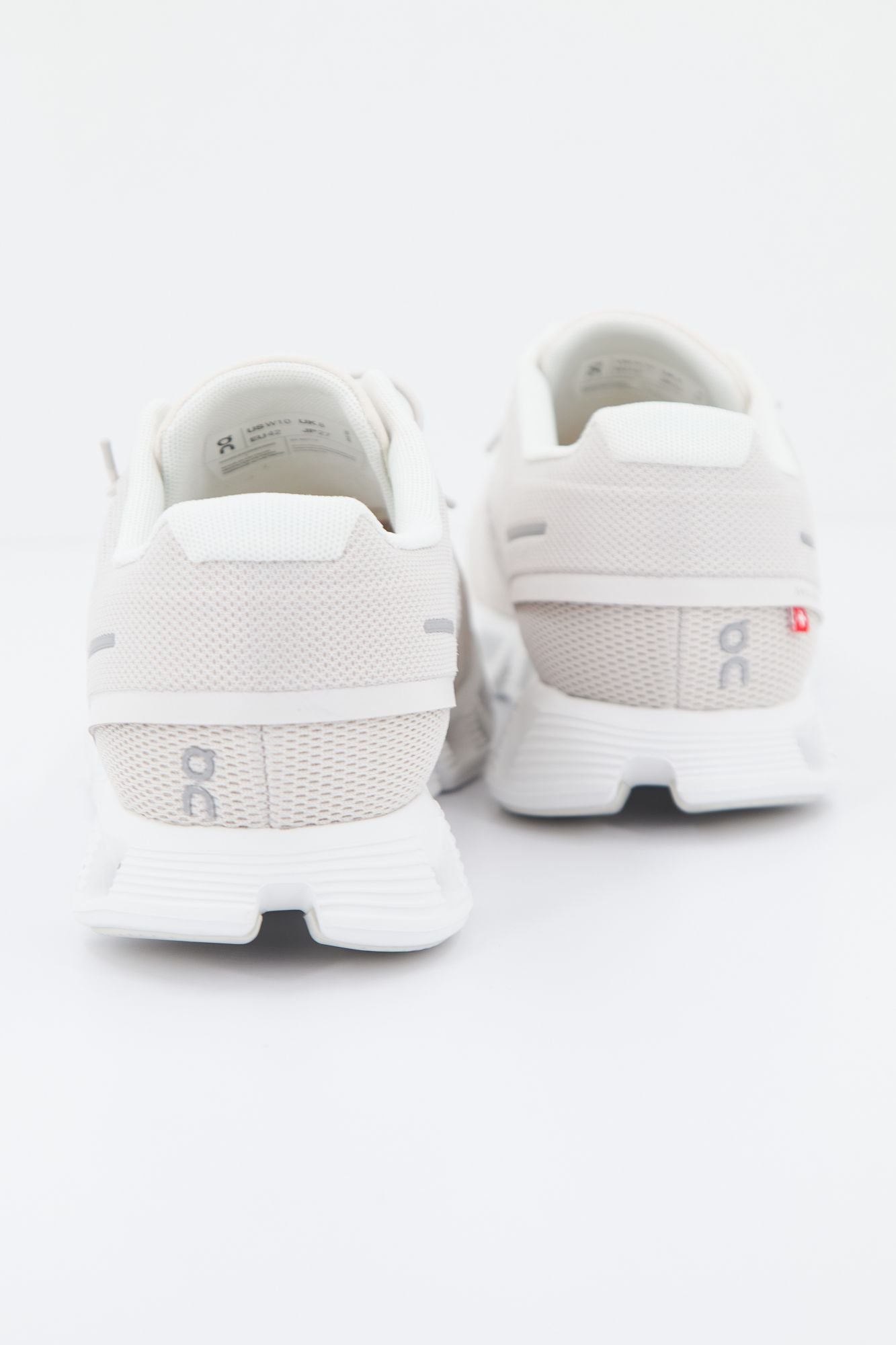 ON RUNNING CLOUD 5 en color BEIS (3)