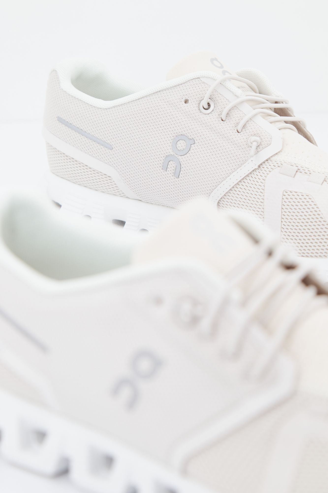 ON RUNNING CLOUD 5 en color BEIS (4)