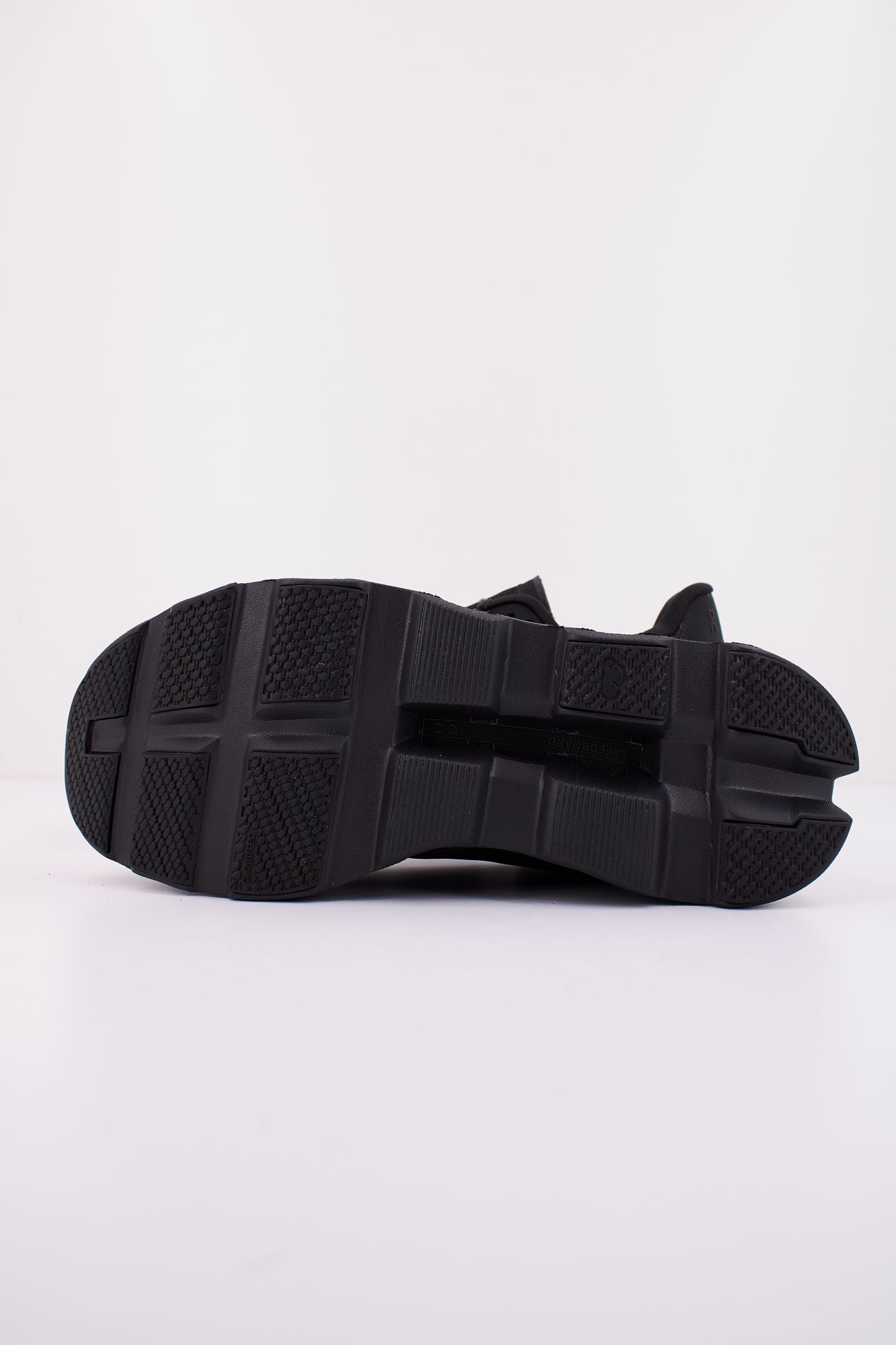 ON RUNNING CLOUDMONSTER en color NEGRO (4)