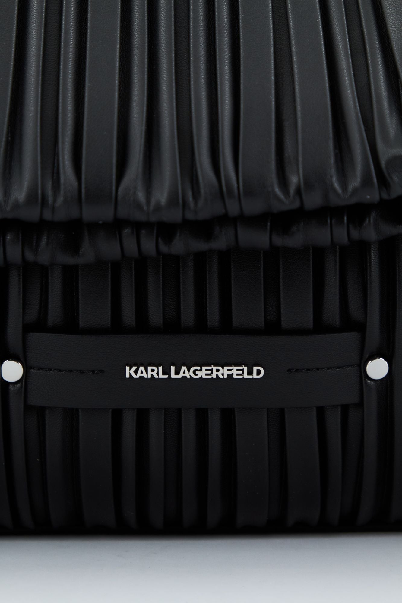 KARL LAGERFELD K/KUSHION CHAIN MD FOLD TOTE en color NEGRO (4)