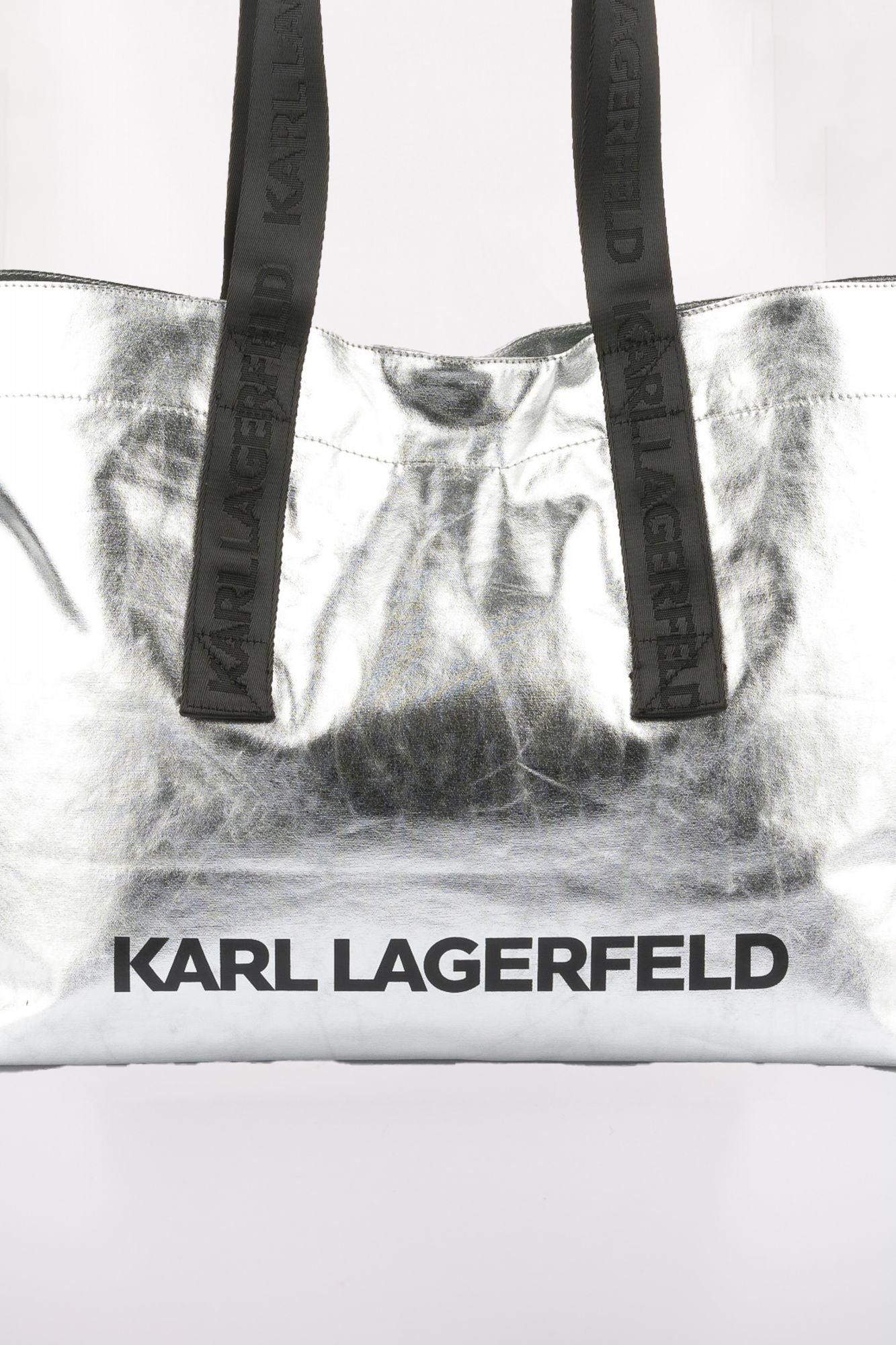 KARL LAGERFELD K/ESSENTIAL COATED SHOPPER en color PLATA (4)