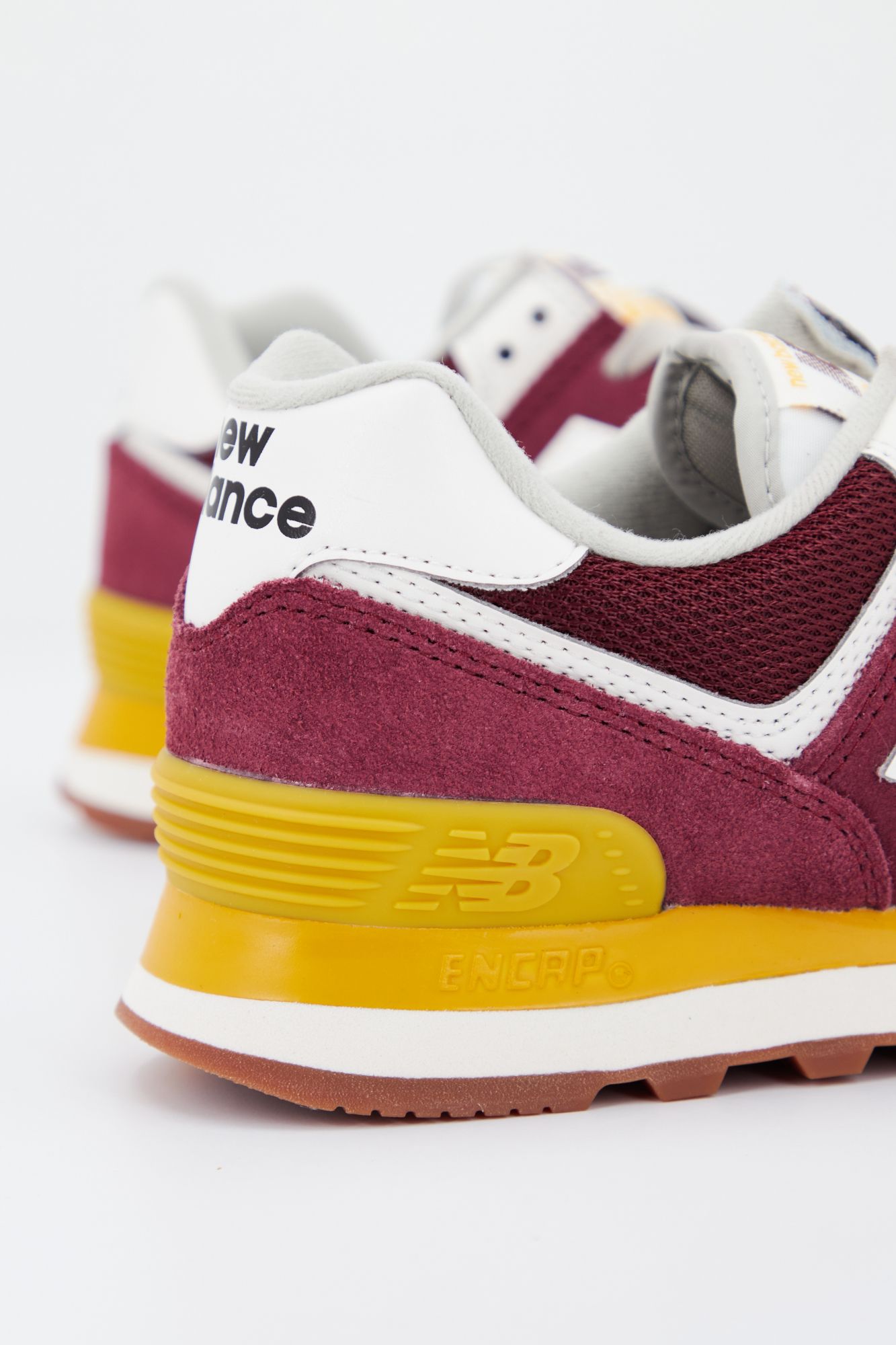 NEW BALANCE WL574 VN2  en color BURDEOS (4)