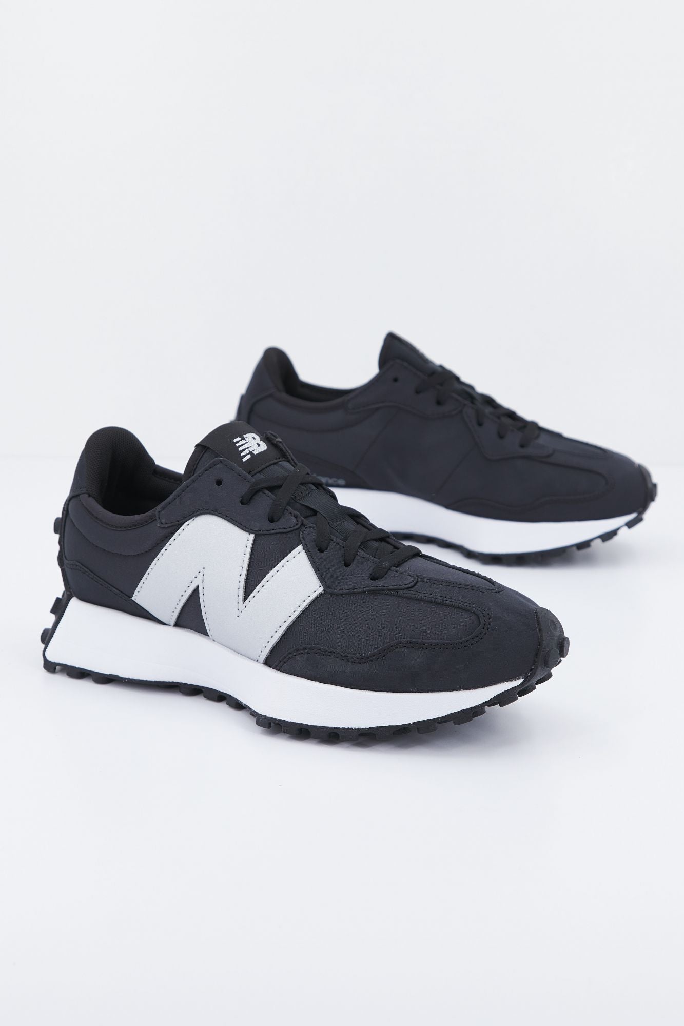 NEW BALANCE WS327 MA1 en color NEGRO (1)