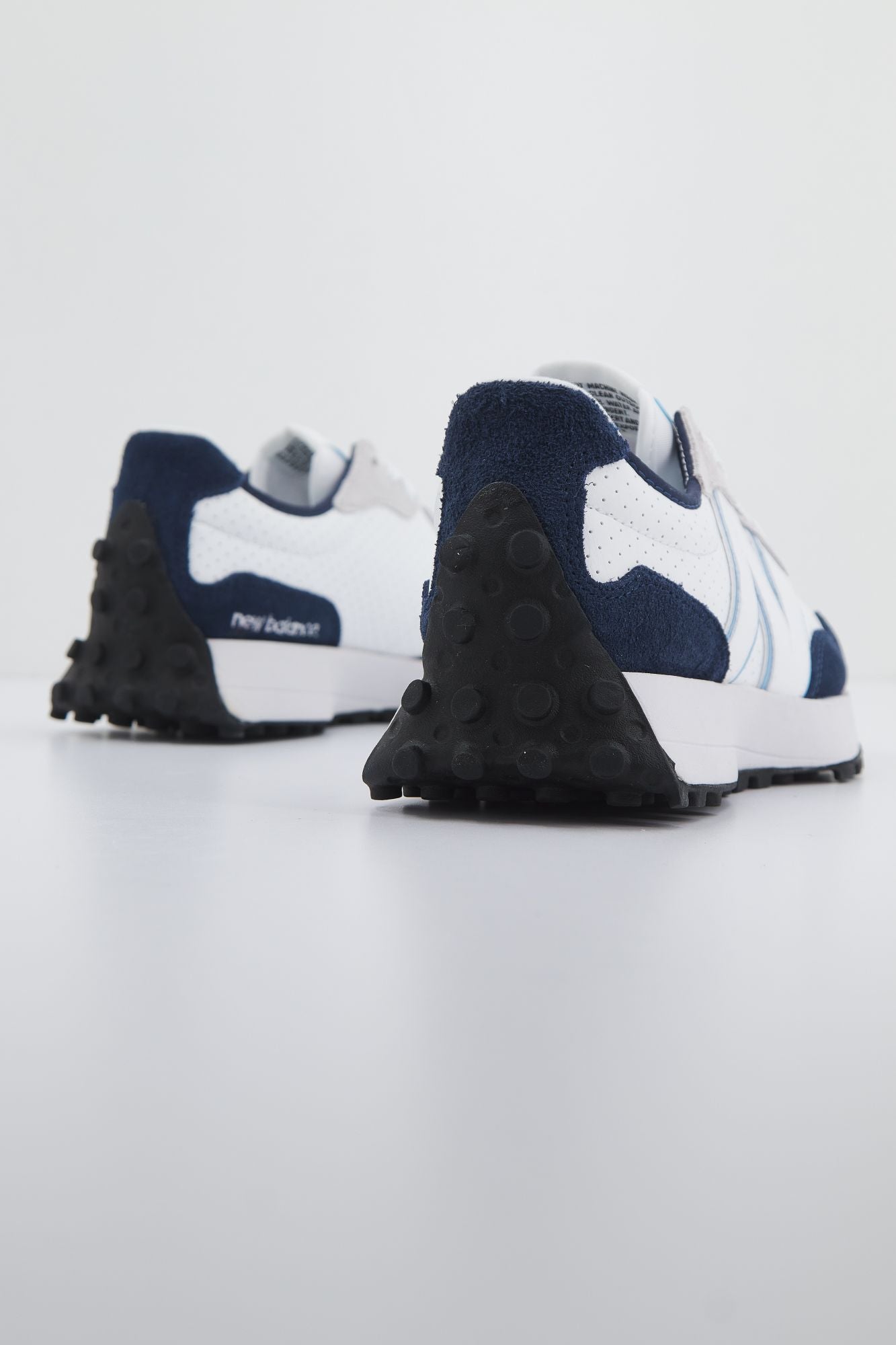 NEW BALANCE MS327 NF en color BLANCO (3)