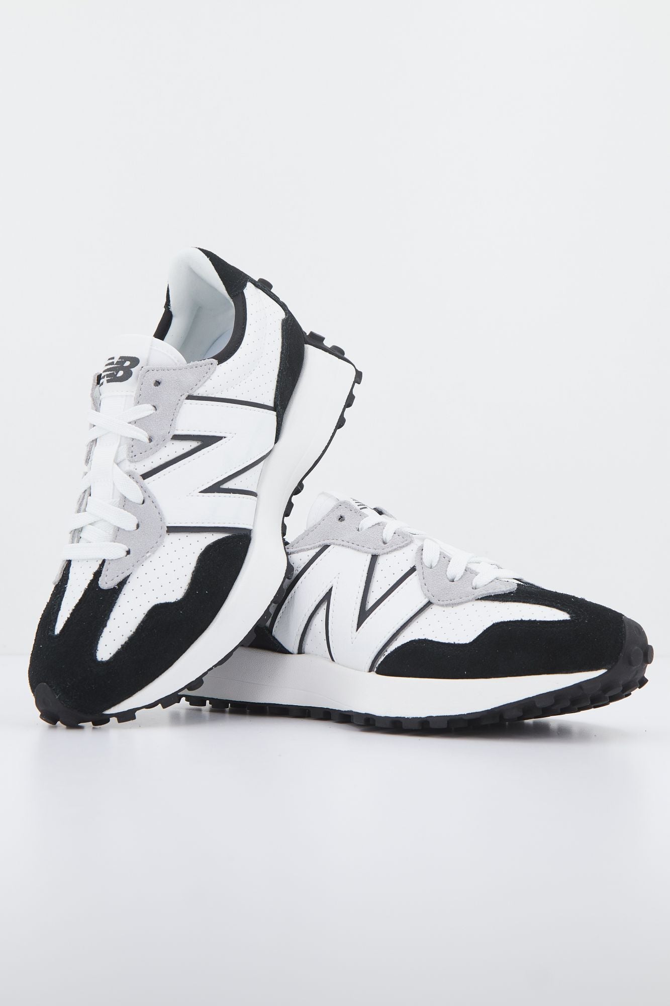 NEW BALANCE MS327 NI en color BLANCO (1)