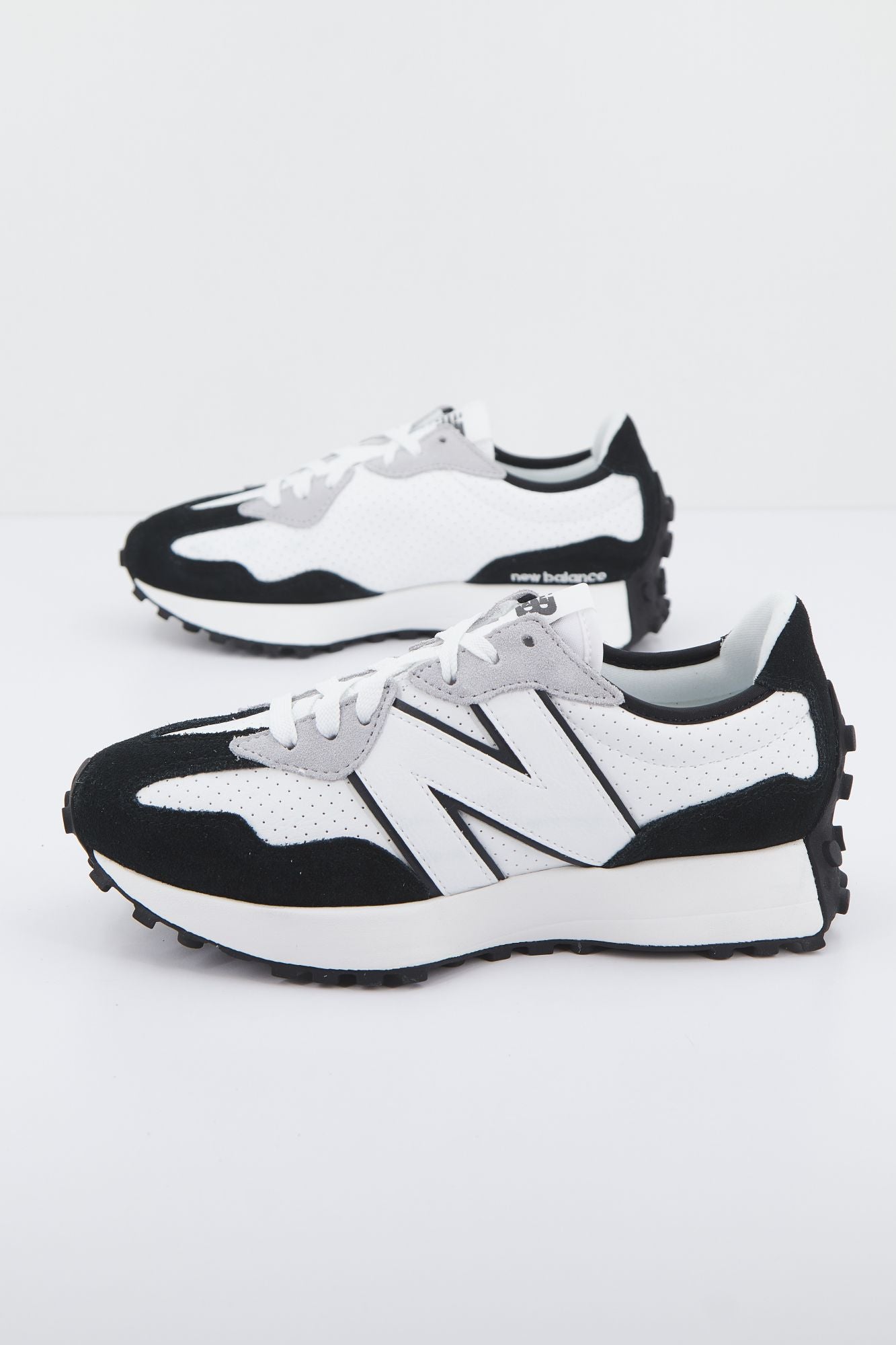 NEW BALANCE MS327 NI en color BLANCO (2)