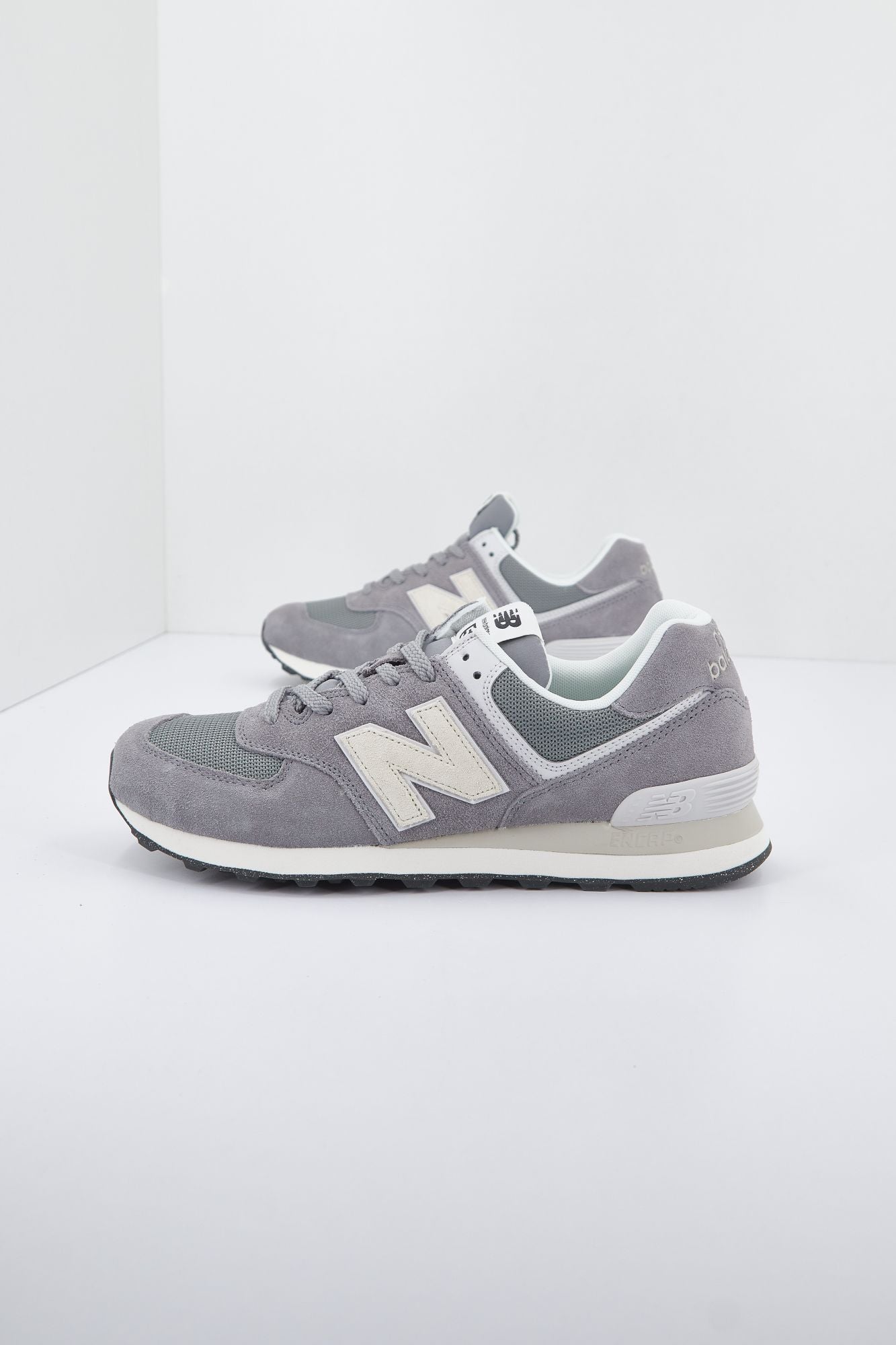 NEW BALANCE  UL2 LIFESTYLE en color GRIS (3)