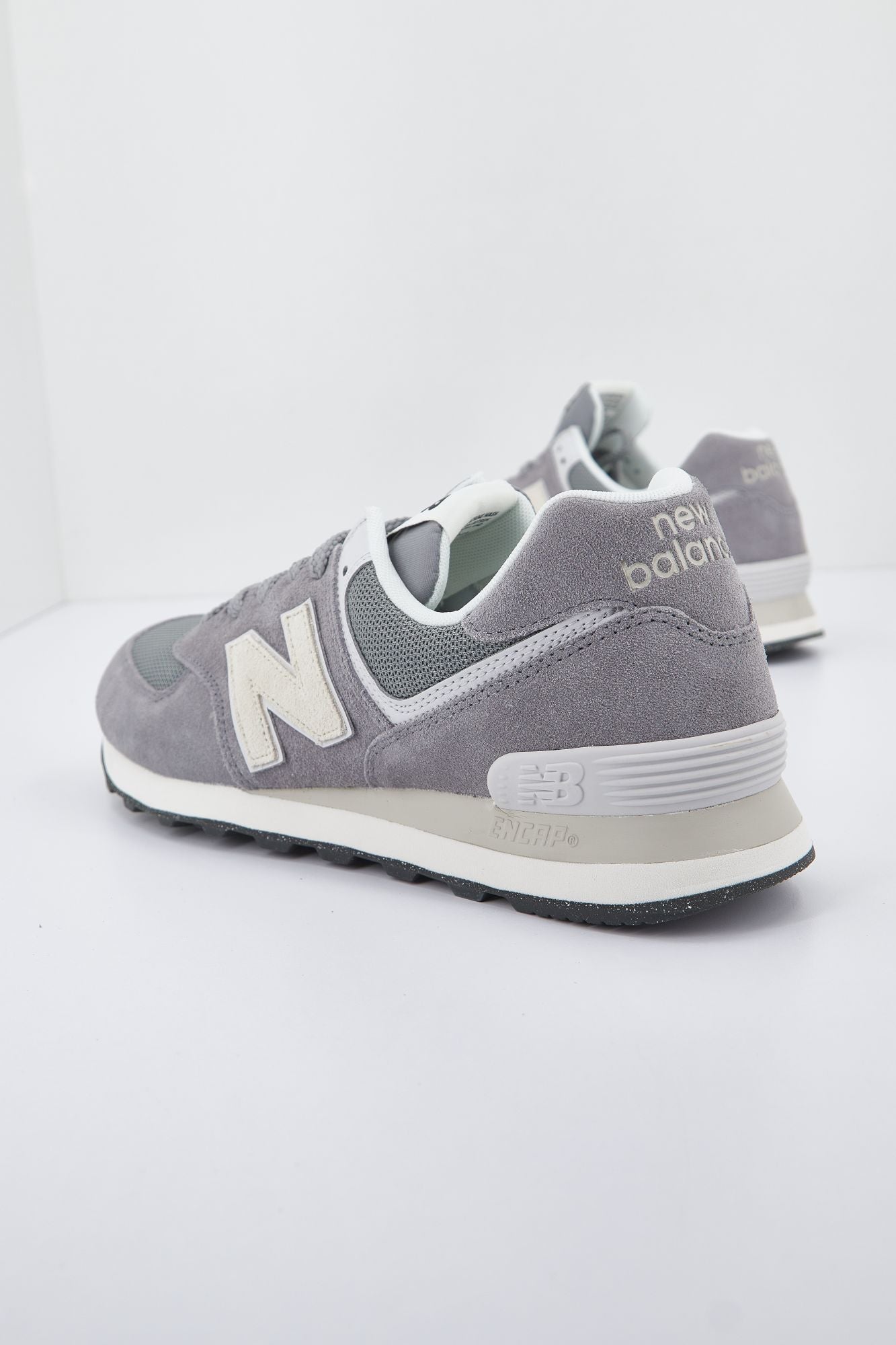 NEW BALANCE  UL2 LIFESTYLE en color GRIS (4)