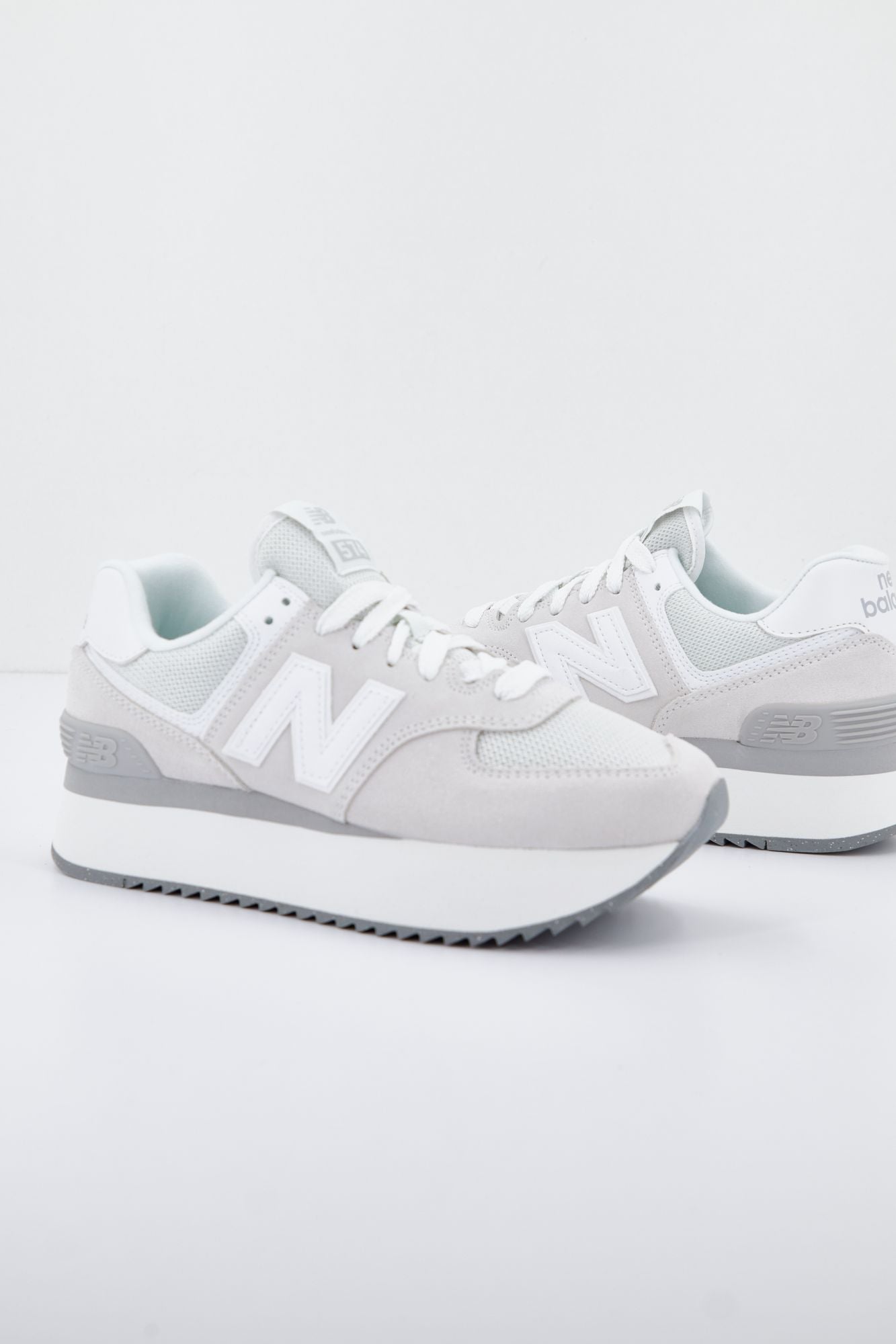 NEW BALANCE WL574ZSC  en color BLANCO (1)