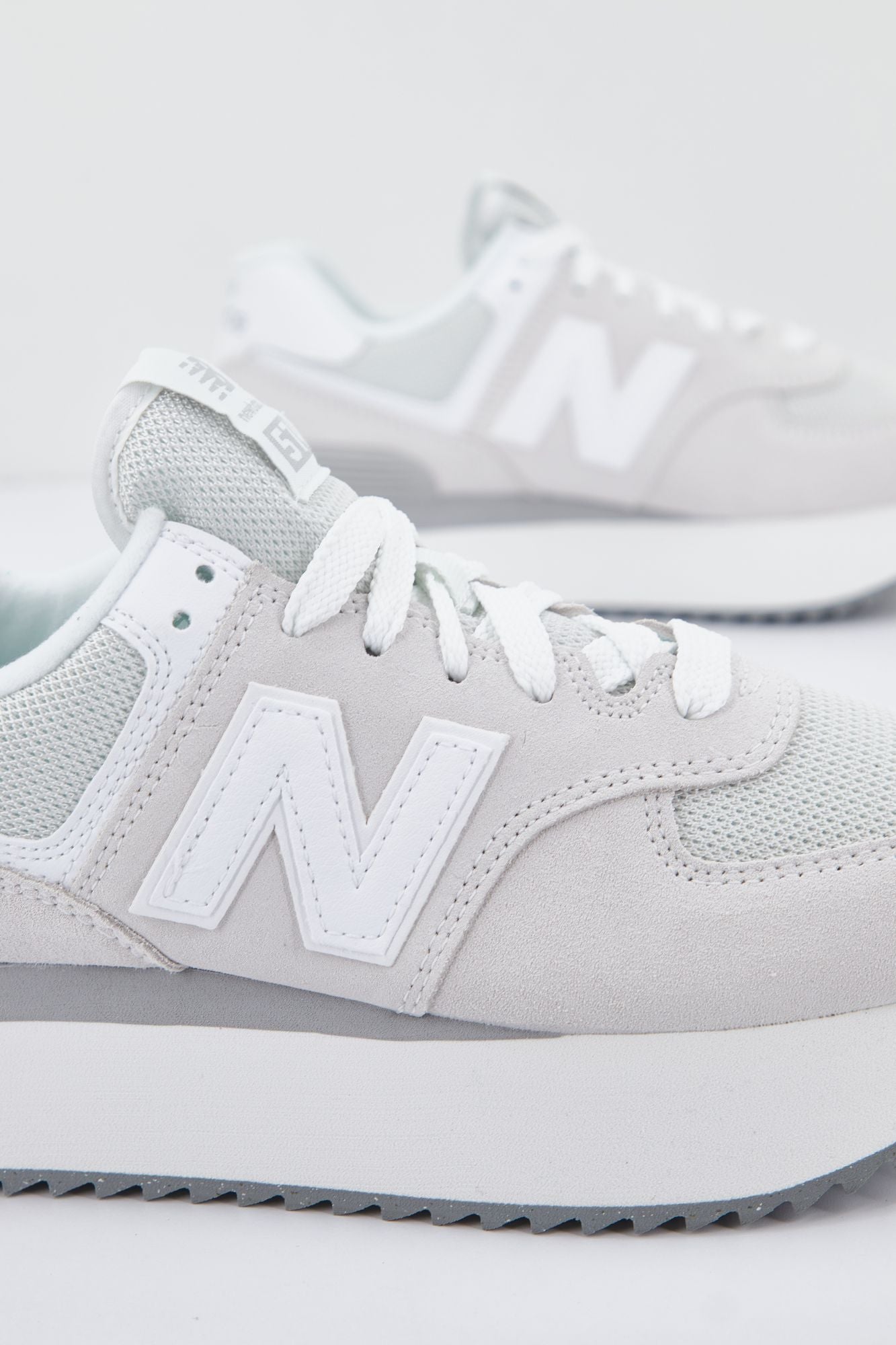 NEW BALANCE WL574ZSC  en color BLANCO (3)