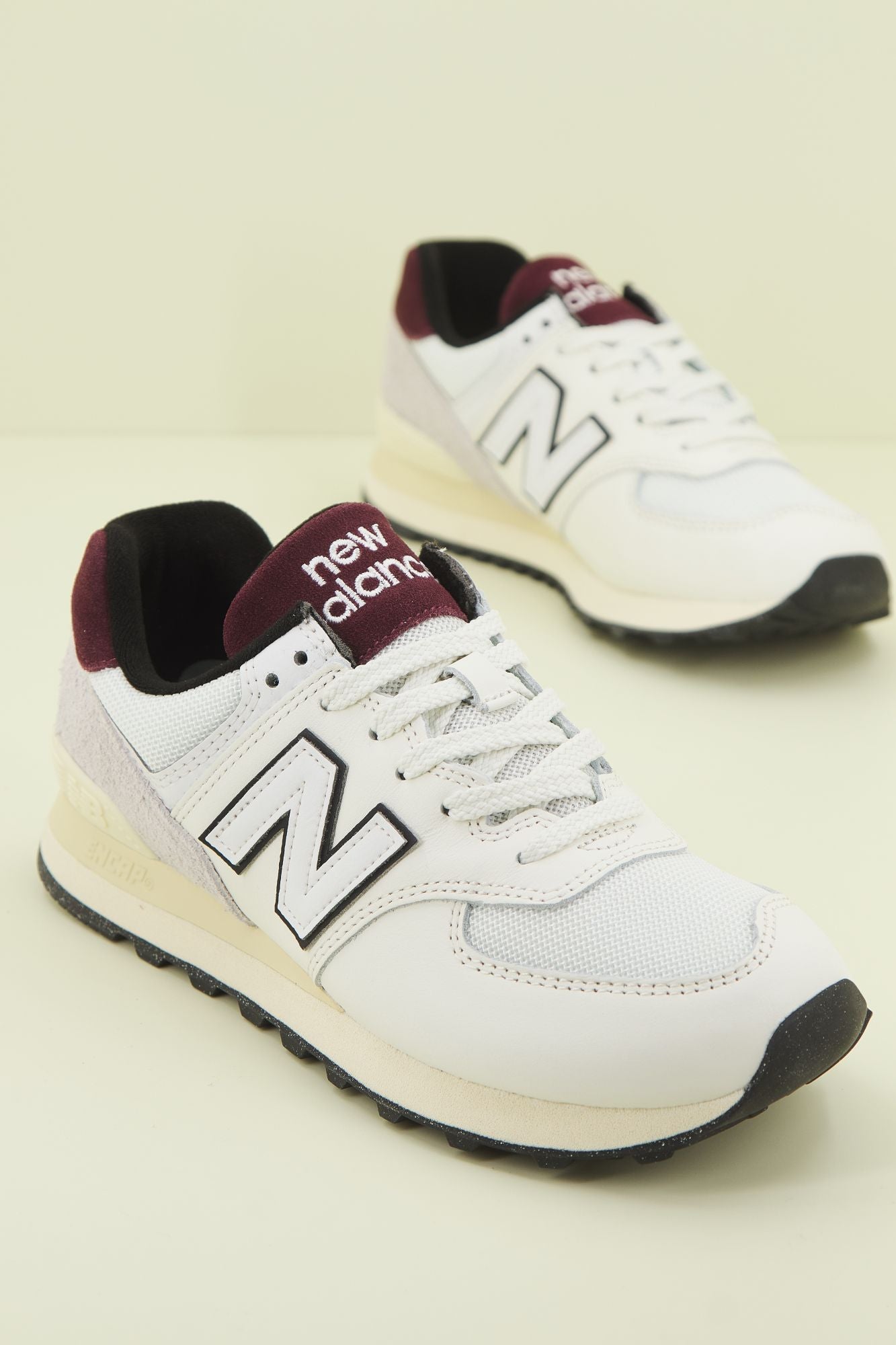 NEW BALANCE U574 YR2  en color BEIS (1)