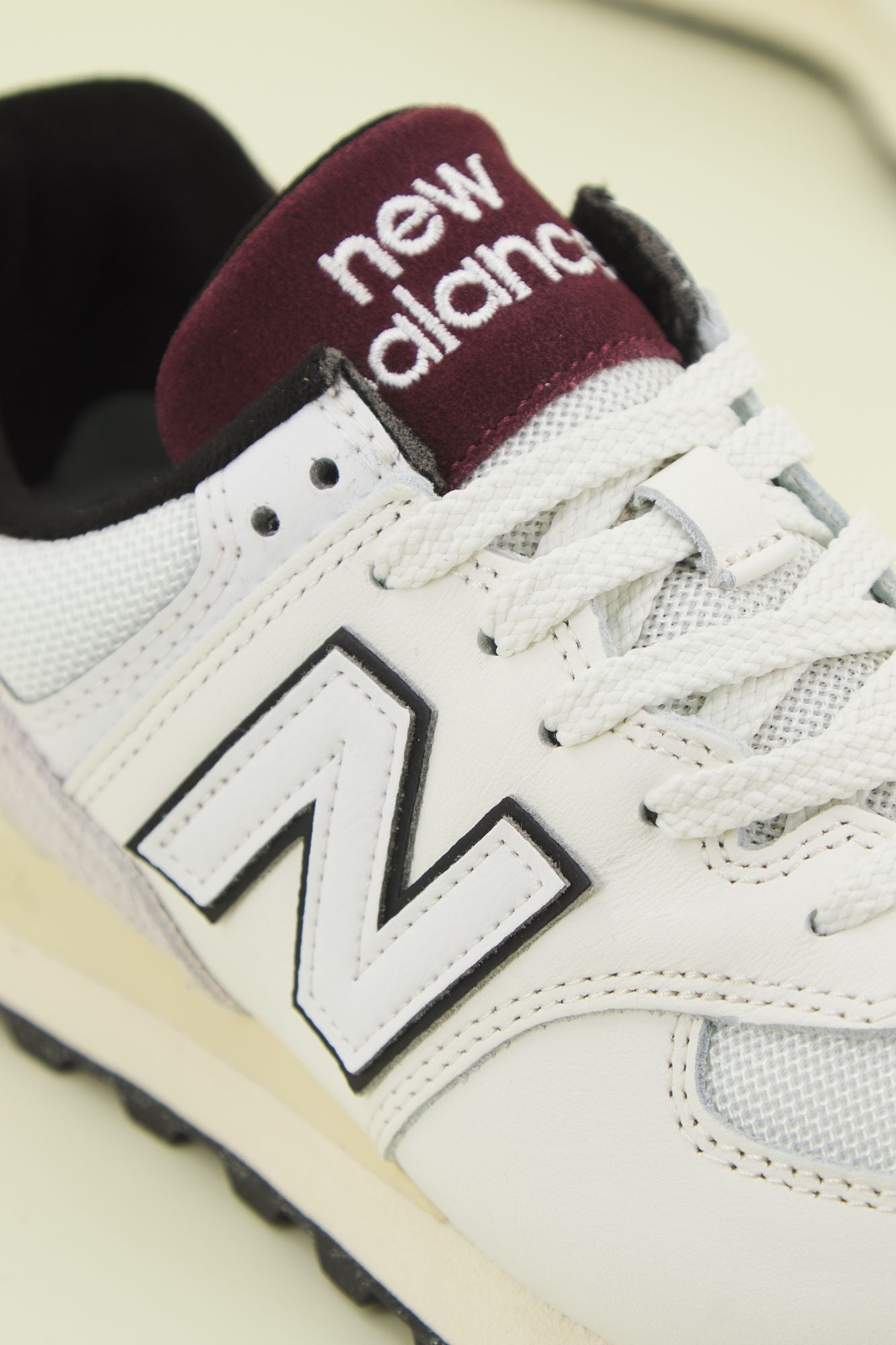 NEW BALANCE U574 YR2  en color BEIS (4)