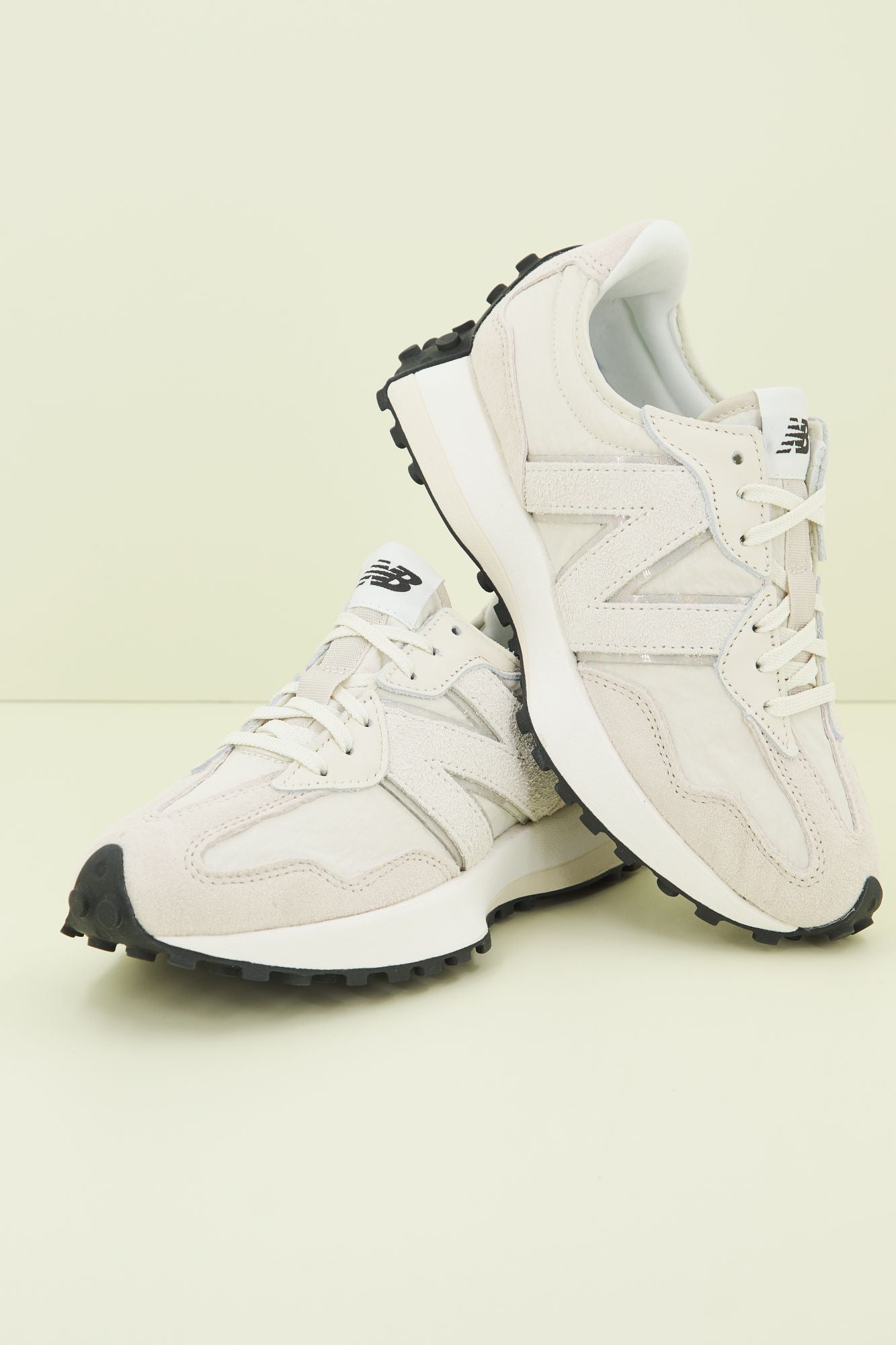 NEW BALANCE WS327 VI en color BEIS (1)