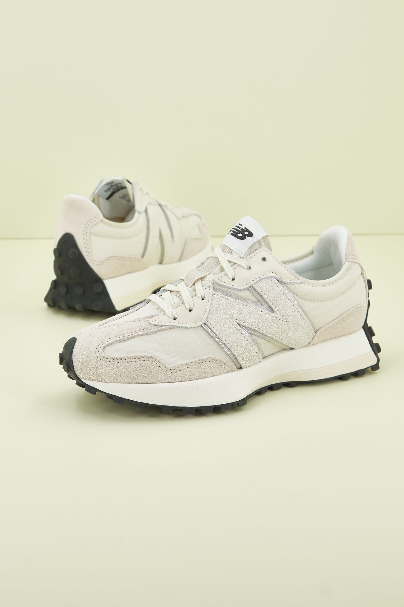 NEW BALANCE WS327 VI en color BEIS (2)