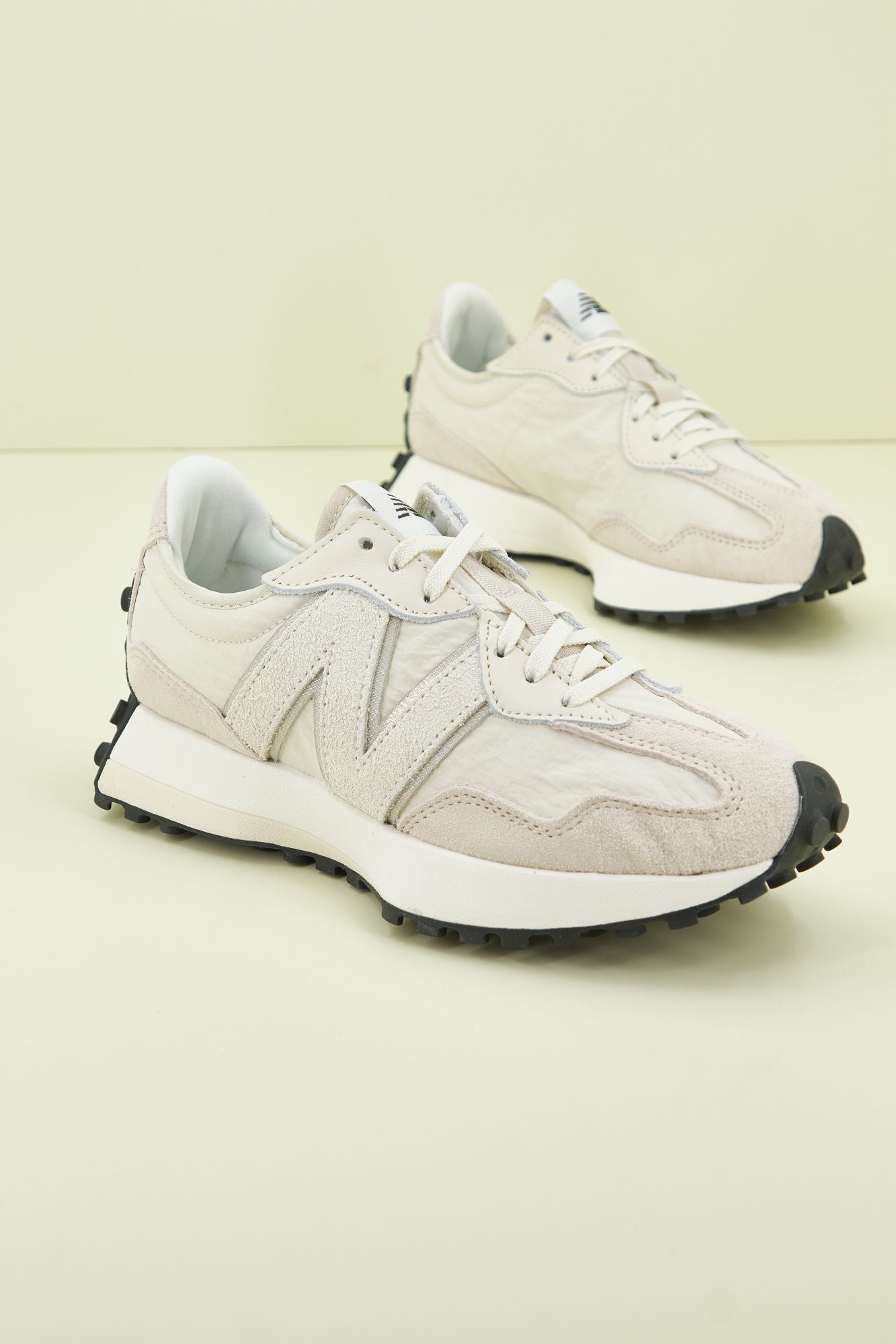 NEW BALANCE WS327 VI en color BEIS (3)
