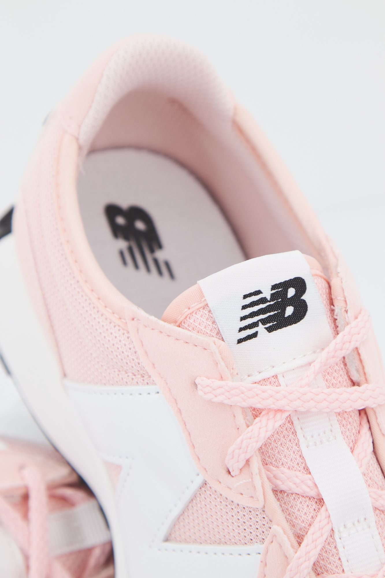 NEW BALANCE GS327 327 en color ROSA (3)