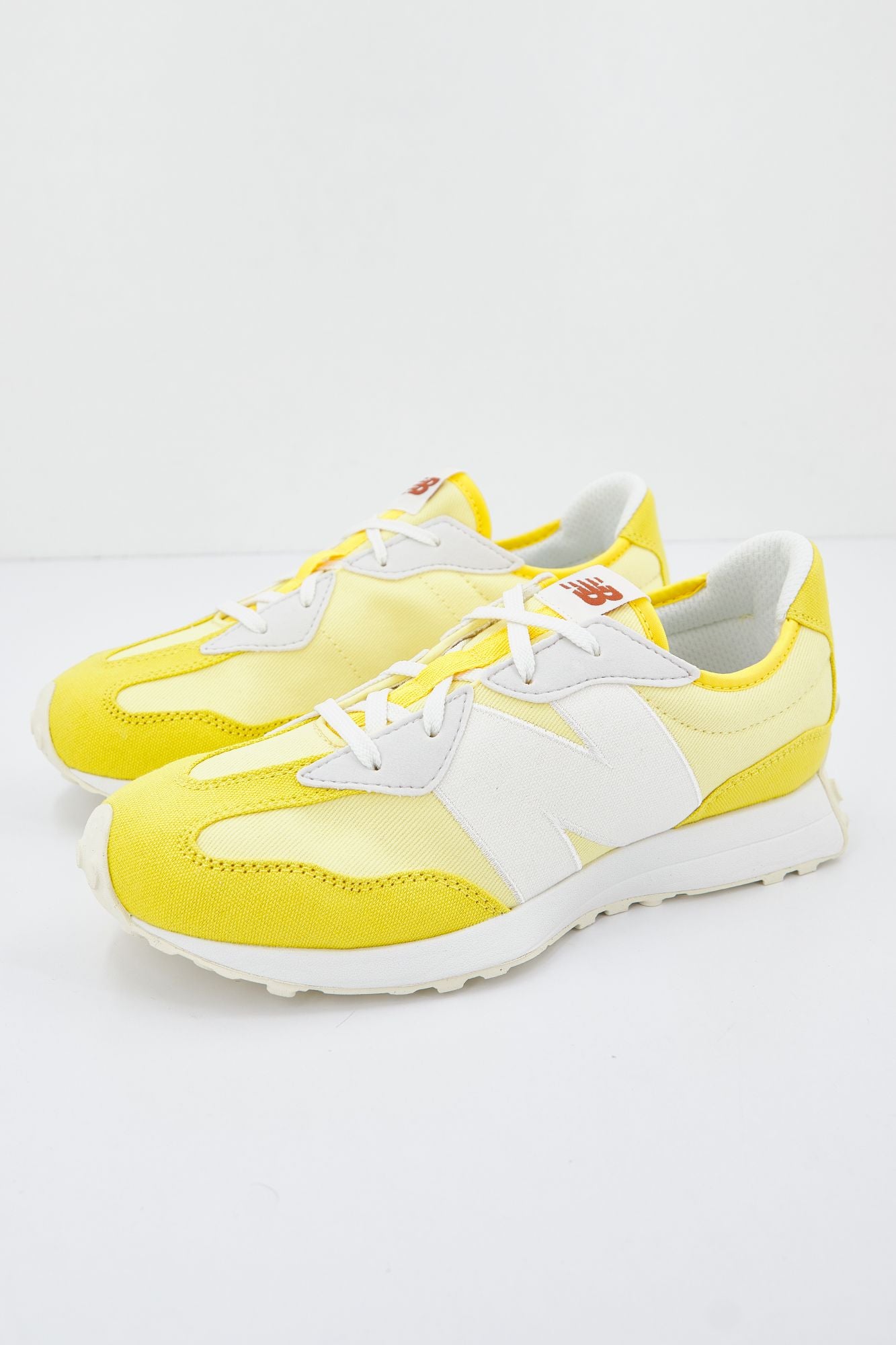 NEW BALANCE DF 327 en color AMARILLO (1)