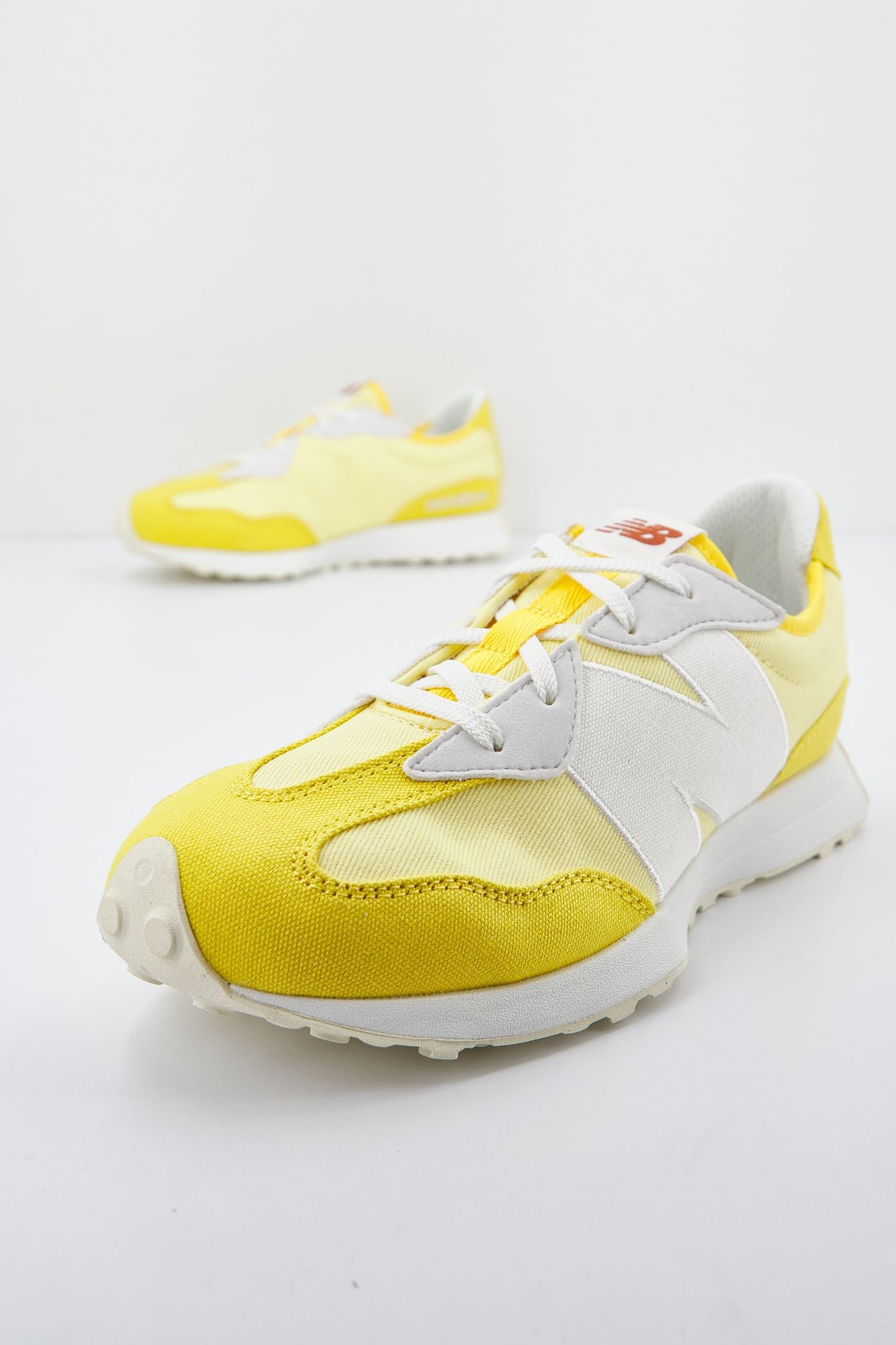NEW BALANCE DF 327 en color AMARILLO (2)