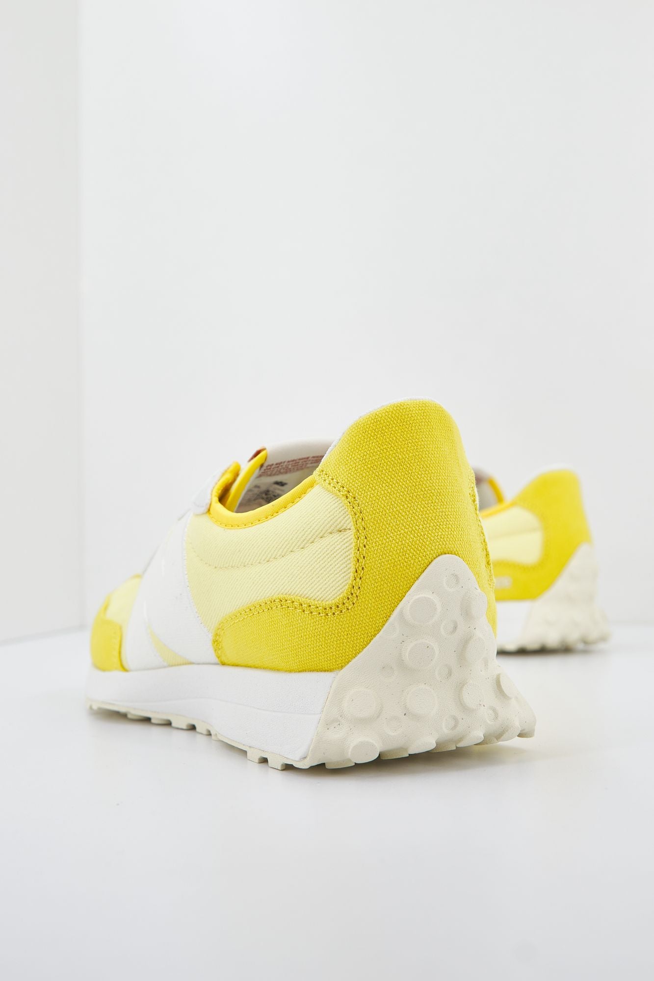 NEW BALANCE DF 327 en color AMARILLO (3)