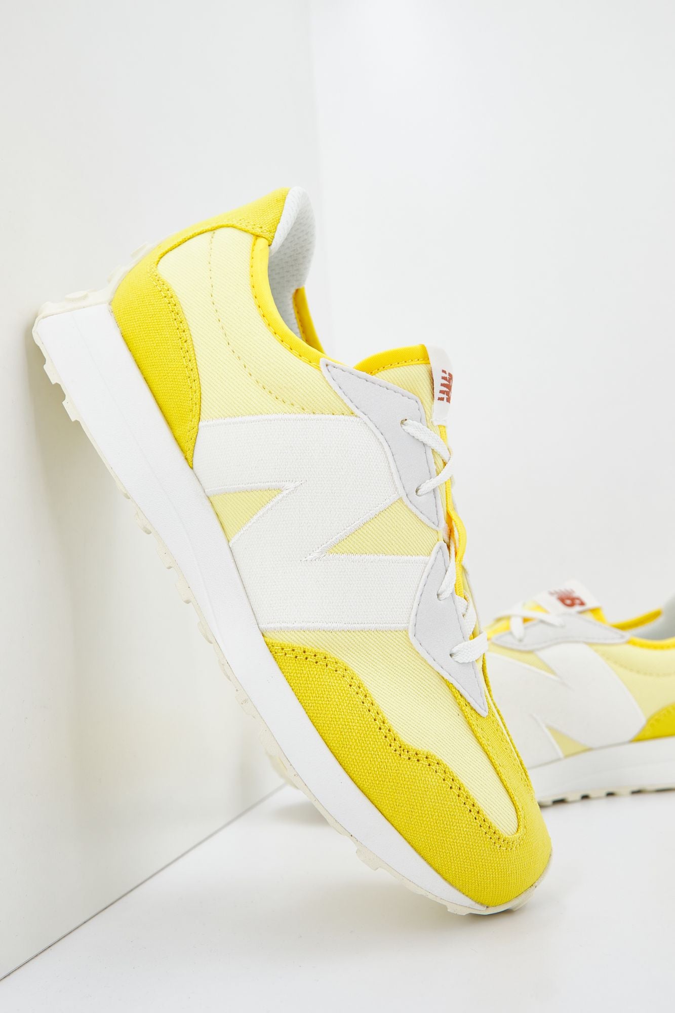 NEW BALANCE DF 327 en color AMARILLO (4)