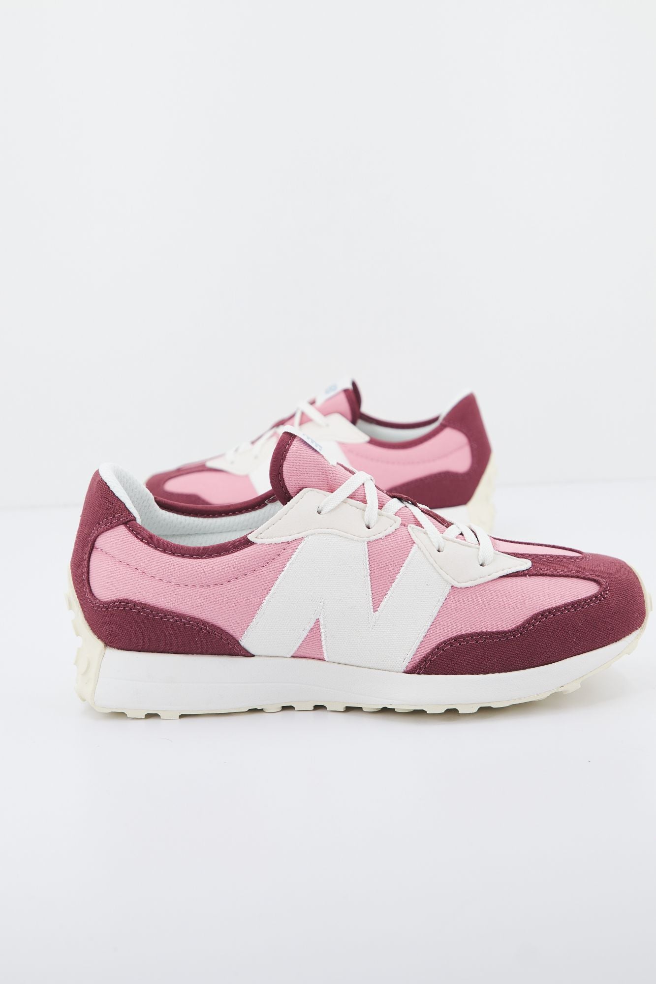 NEW BALANCE  DK 327 en color BURDEOS (2)