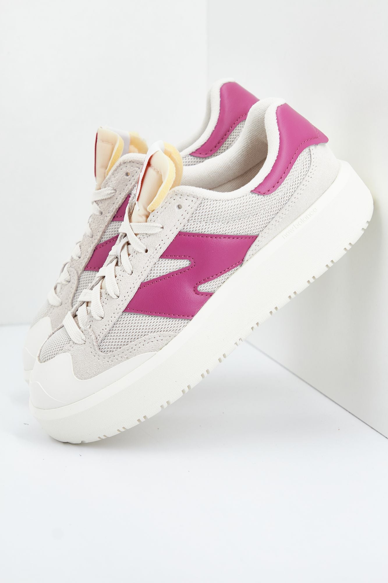 NEW BALANCE CT302 RP  en color BEIS (1)