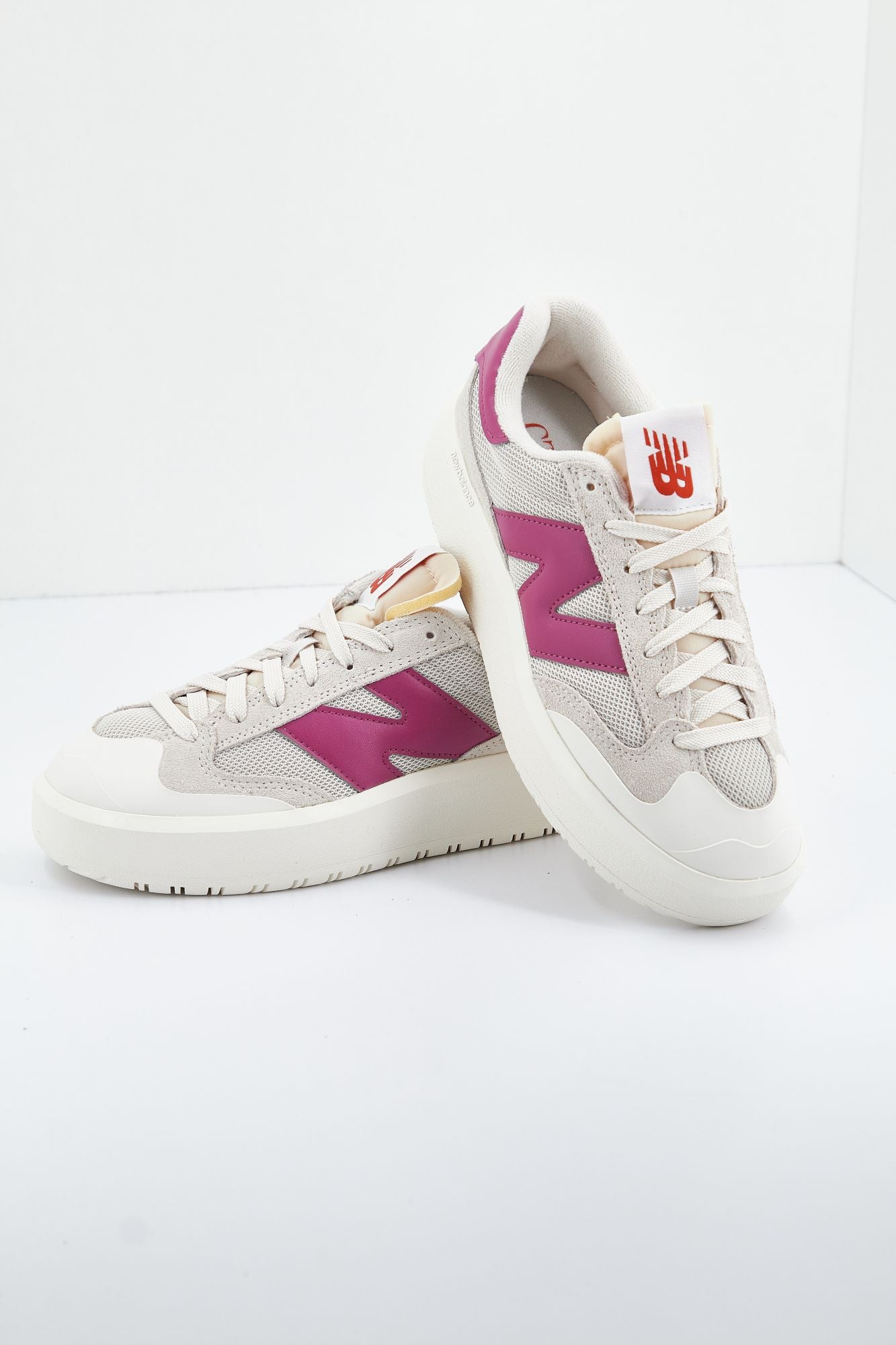 NEW BALANCE CT302 RP  en color BEIS (2)