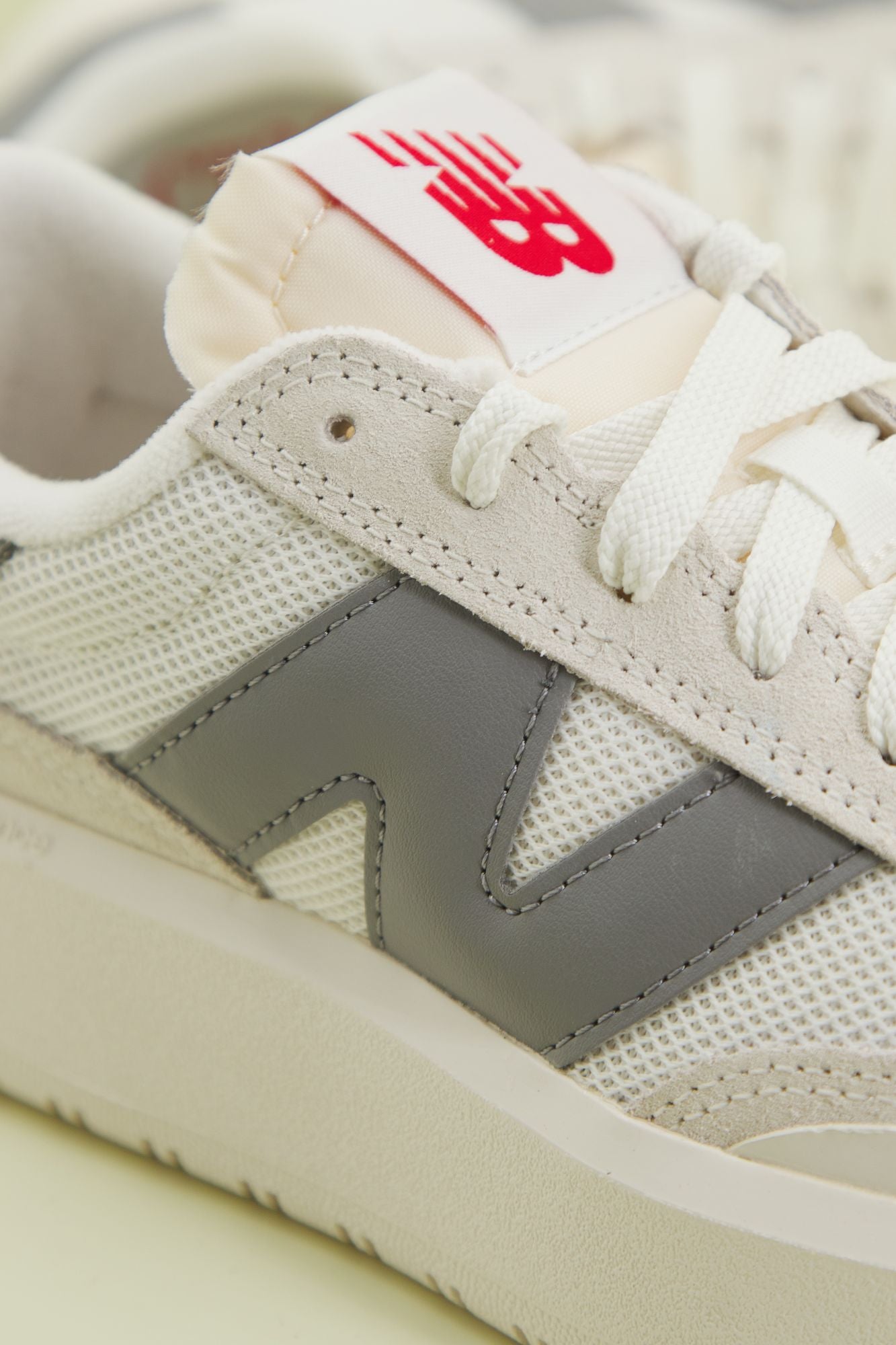 NEW BALANCE CT302 RS en color BLANCO (4)