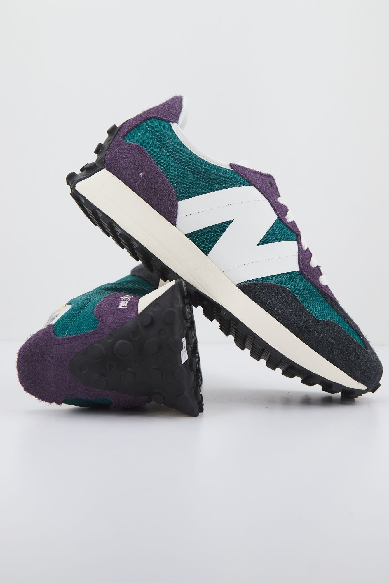 NEW BALANCE MS327 HA  en color VERDE (1)