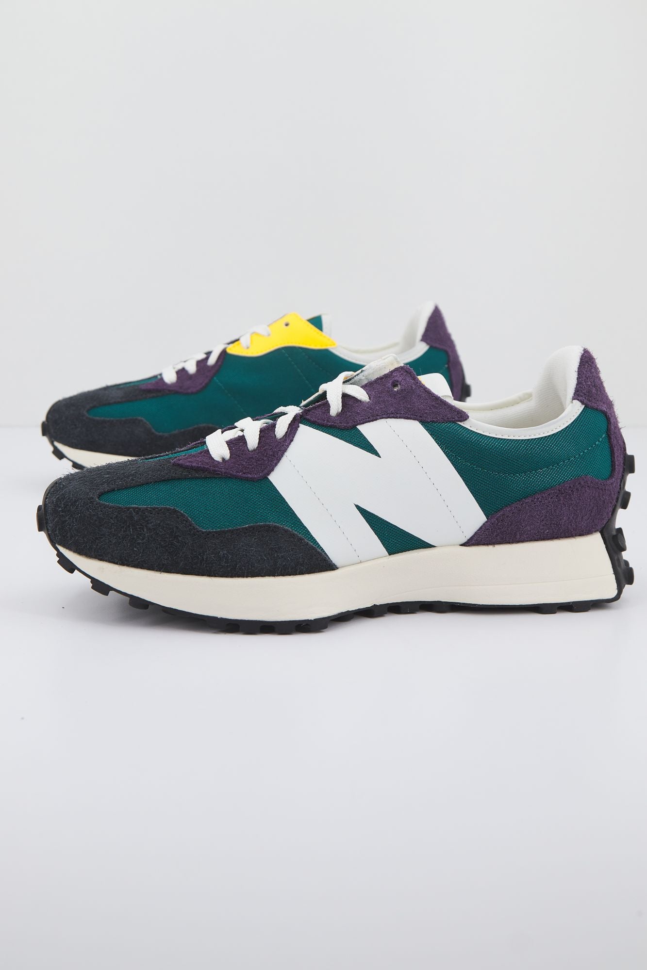 NEW BALANCE MS327 HA  en color VERDE (2)