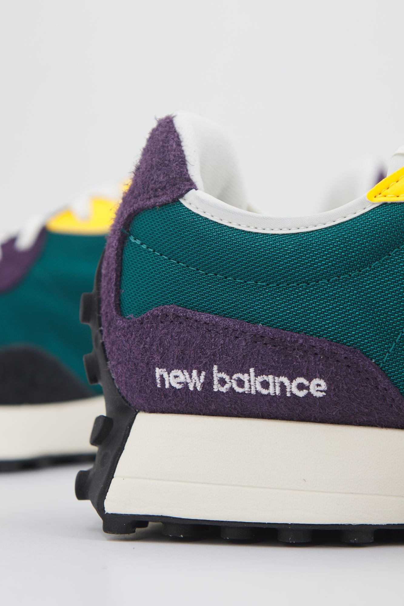NEW BALANCE MS327 HA  en color VERDE (4)