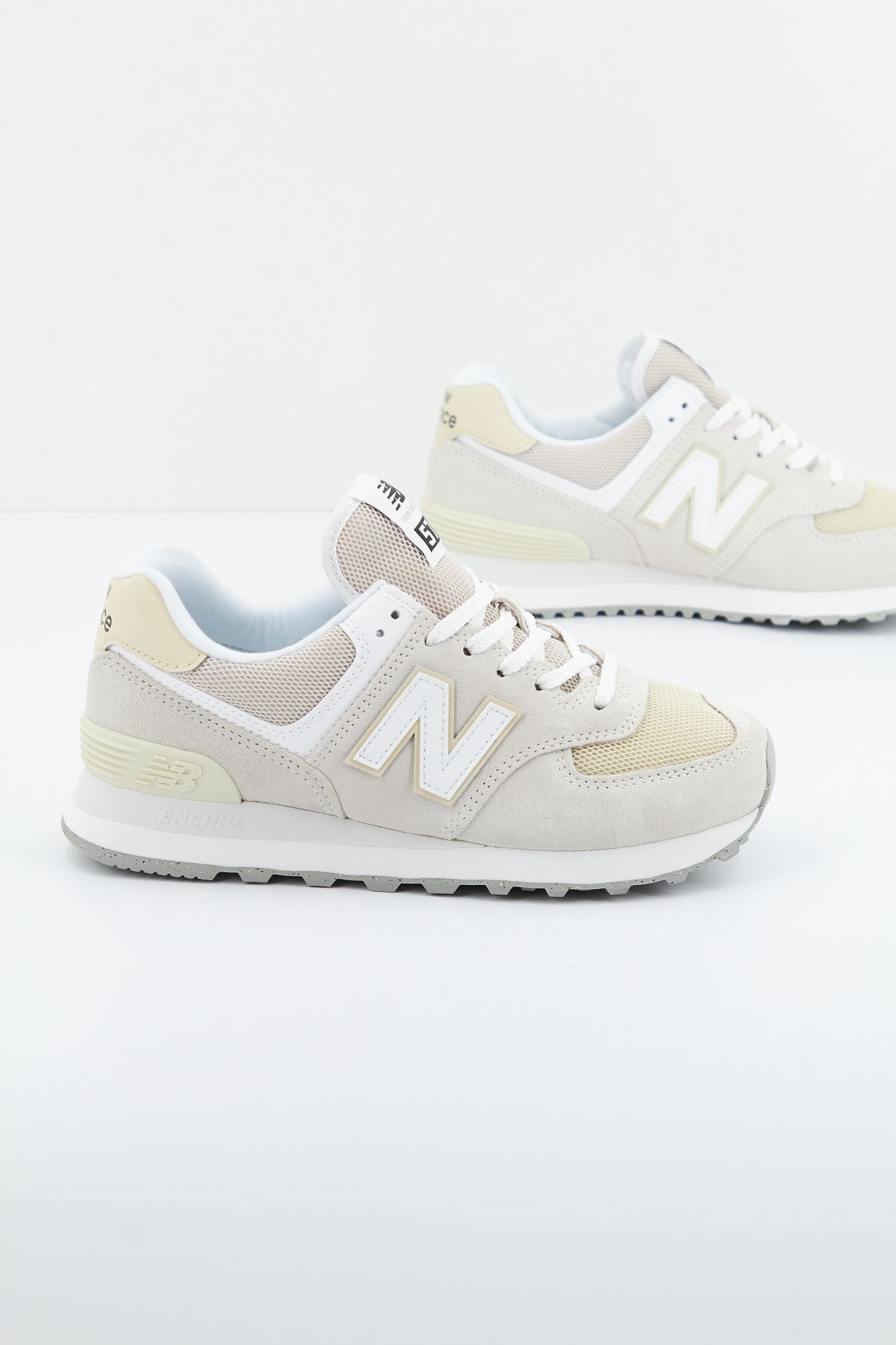 NEW BALANCE U574 FOG en color BEIS (2)