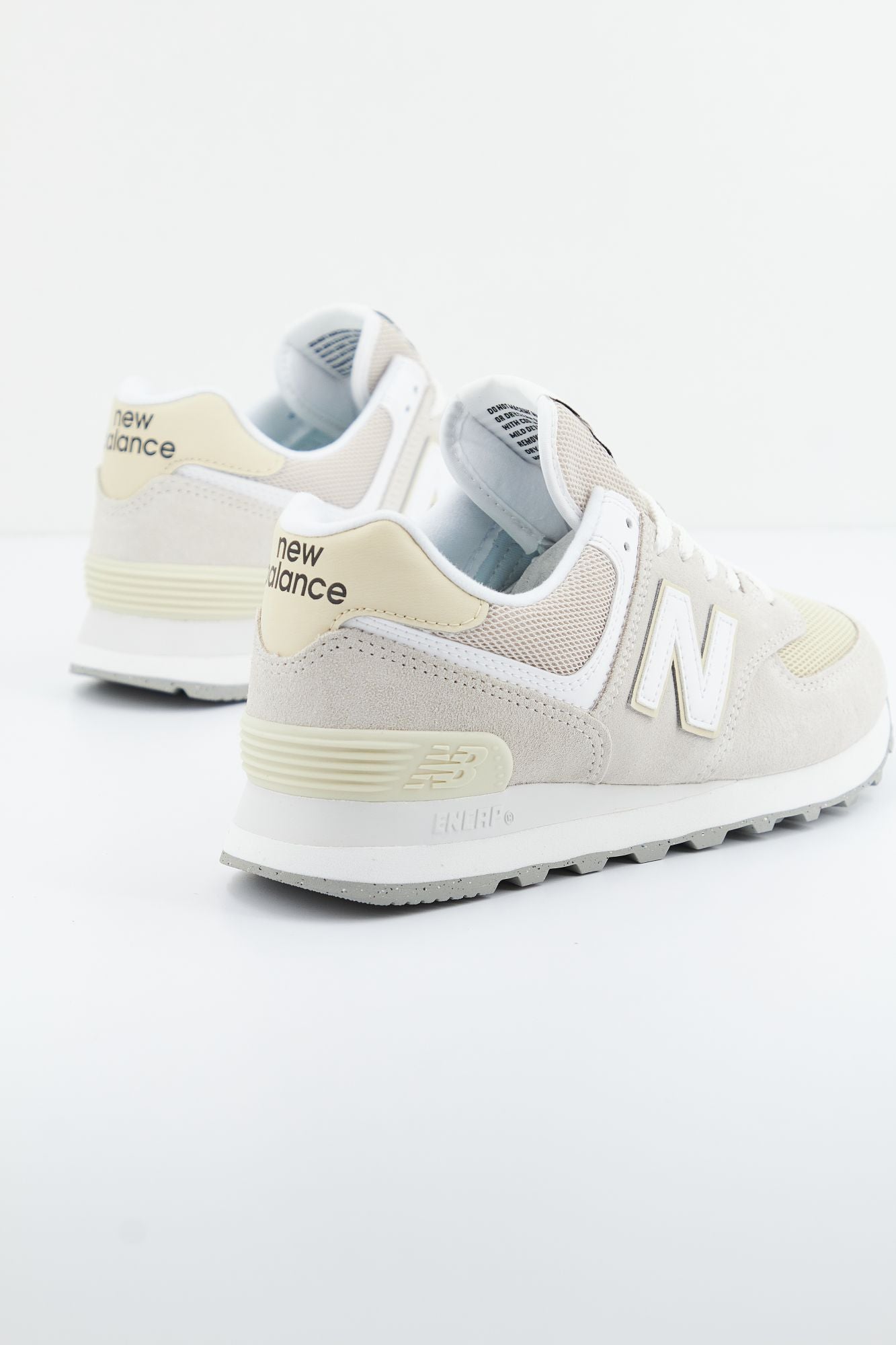 NEW BALANCE U574 FOG en color BEIS (3)
