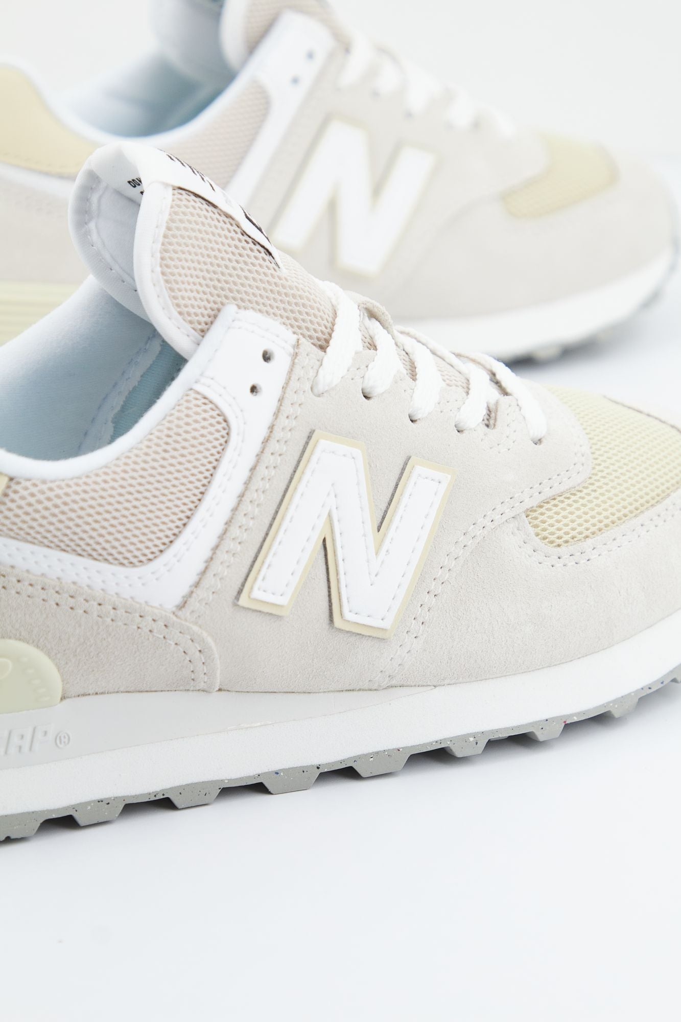 NEW BALANCE U574 FOG en color BEIS (4)