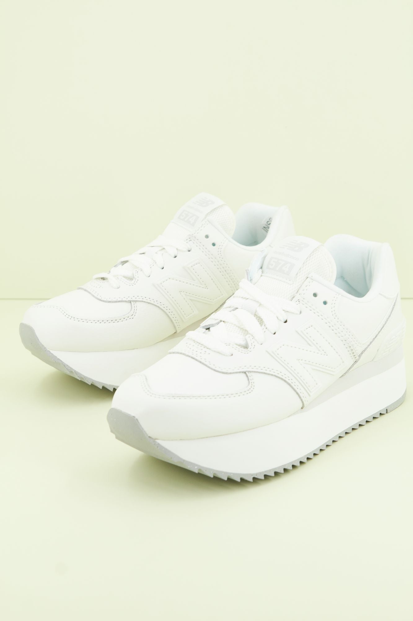 NEW BALANCE WL574 ZFW en color BLANCO (2)
