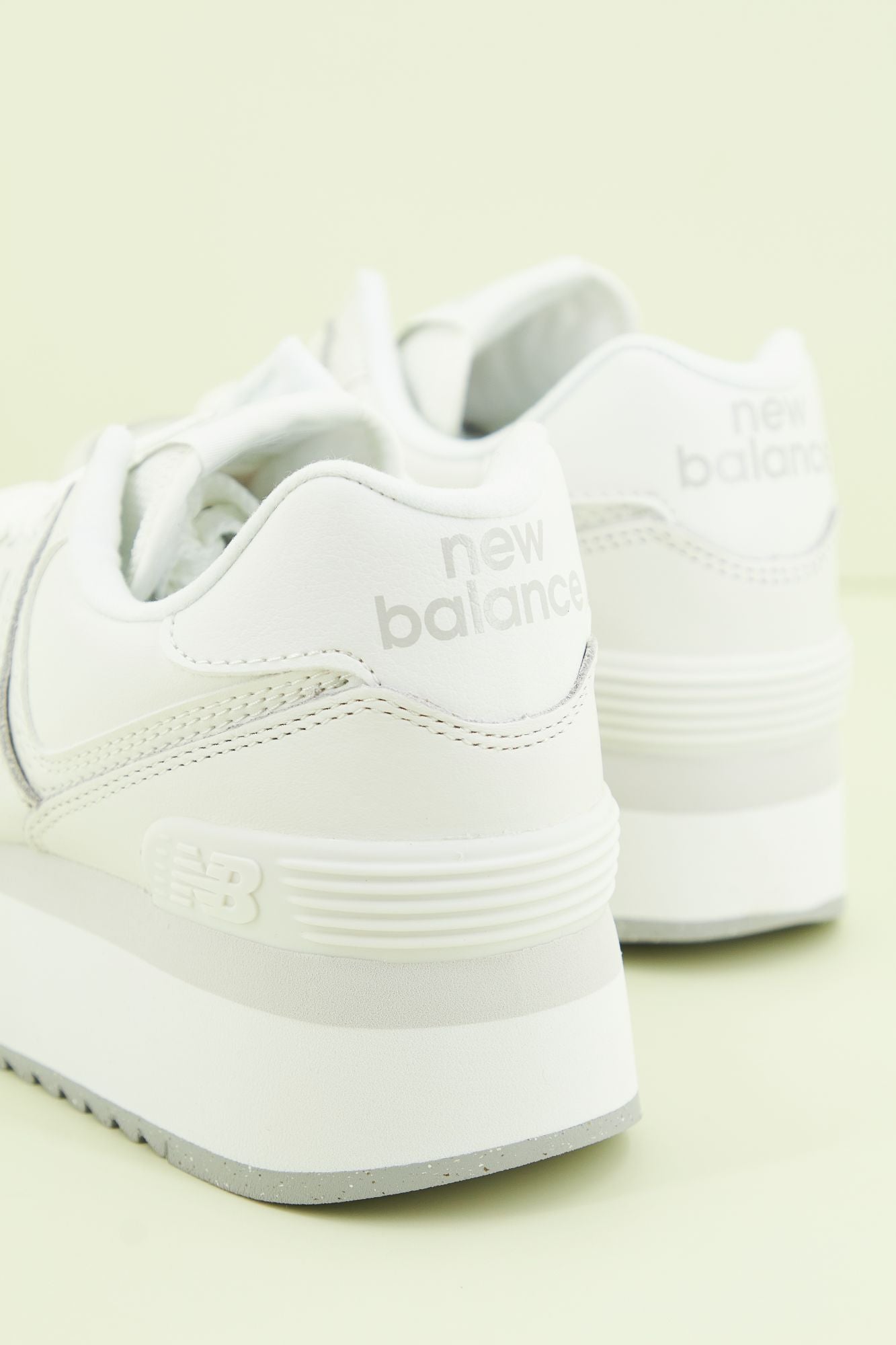 NEW BALANCE WL574 ZFW en color BLANCO (3)