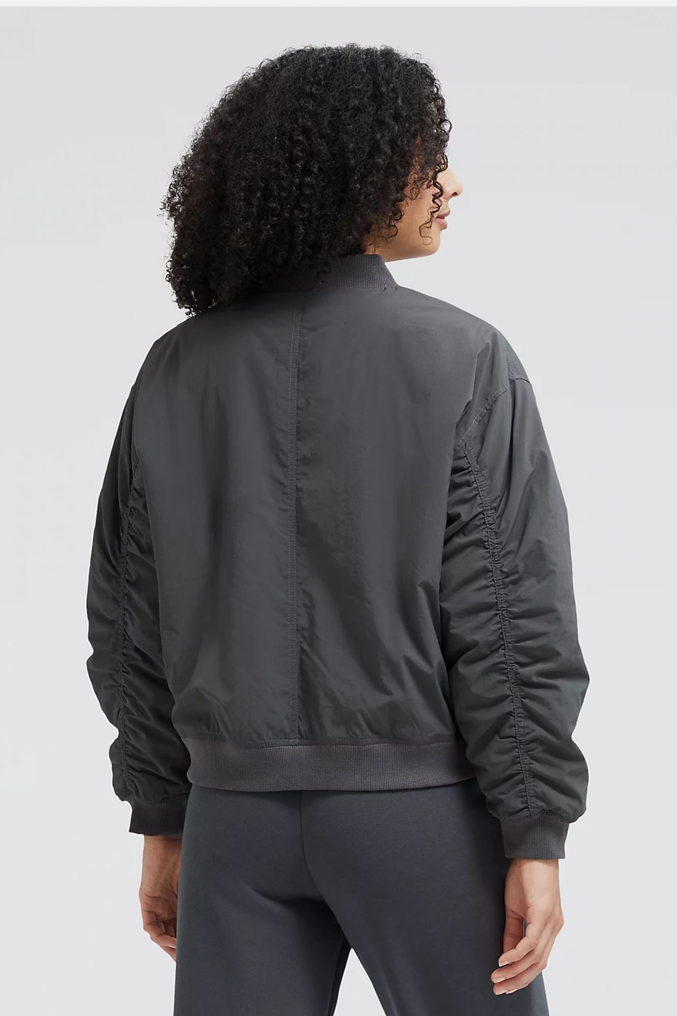 NEW BALANCE INSULATED JACKET en color NEGRO (3)