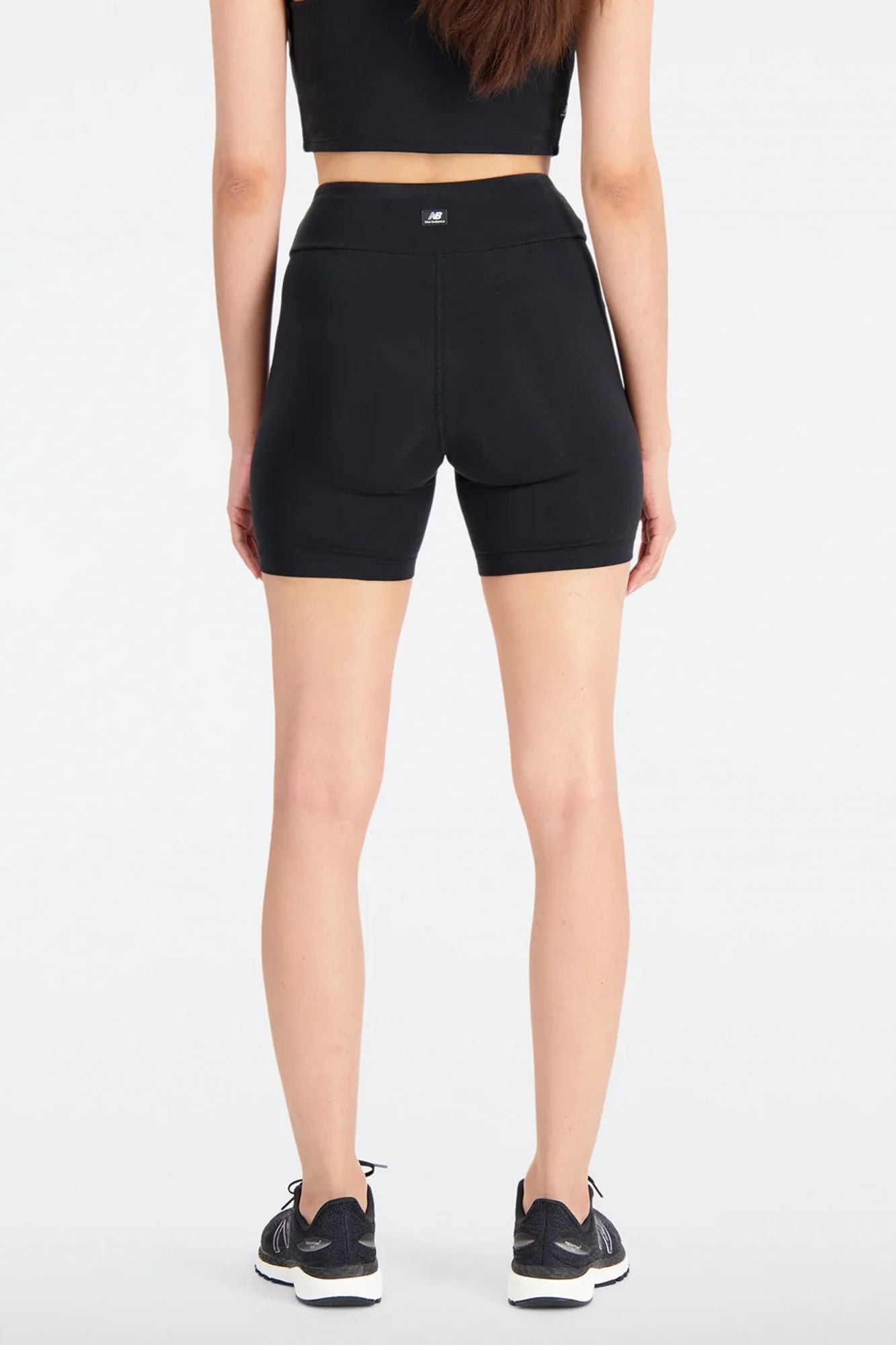 NEW BALANCE FITTED SHORT en color NEGRO (2)