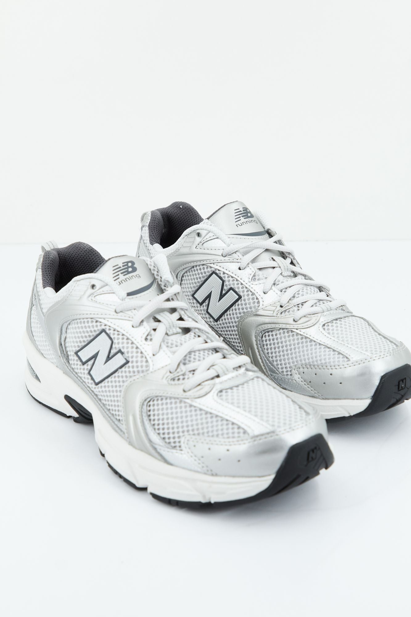 NEW BALANCE MR530 LG en color GRIS (1)
