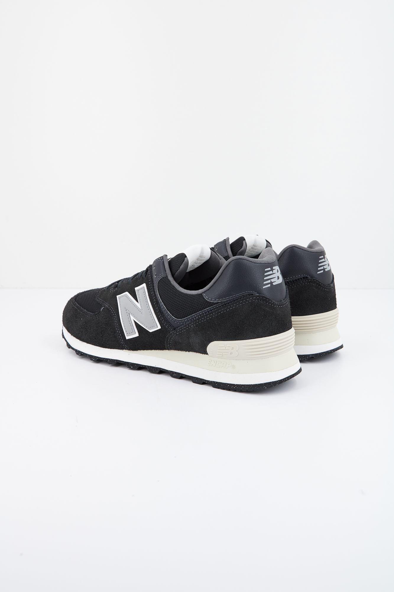 NEW BALANCE U574SBG en color NEGRO (3)