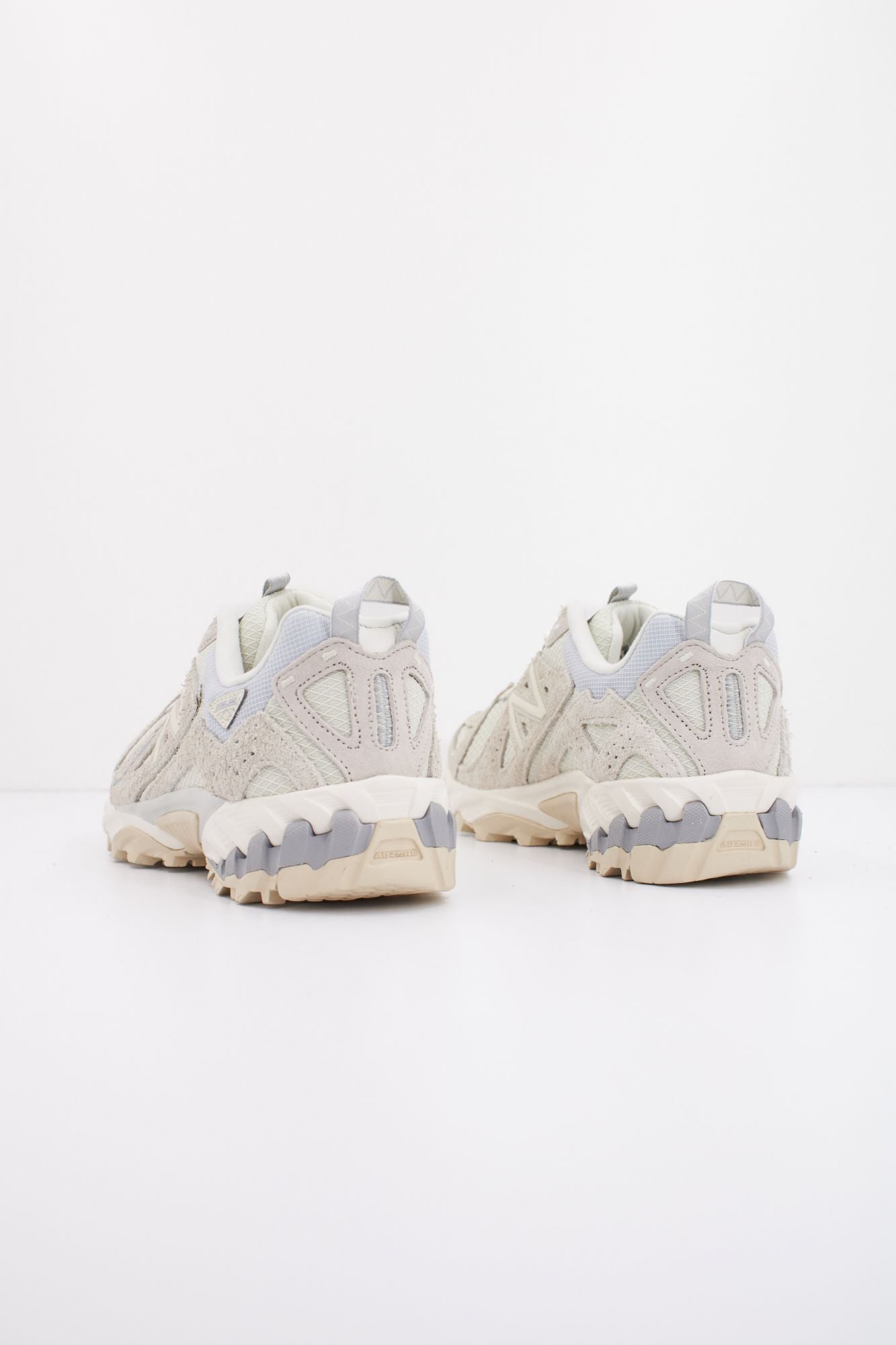 NEW BALANCE ML610 TF en color BEIS (3)