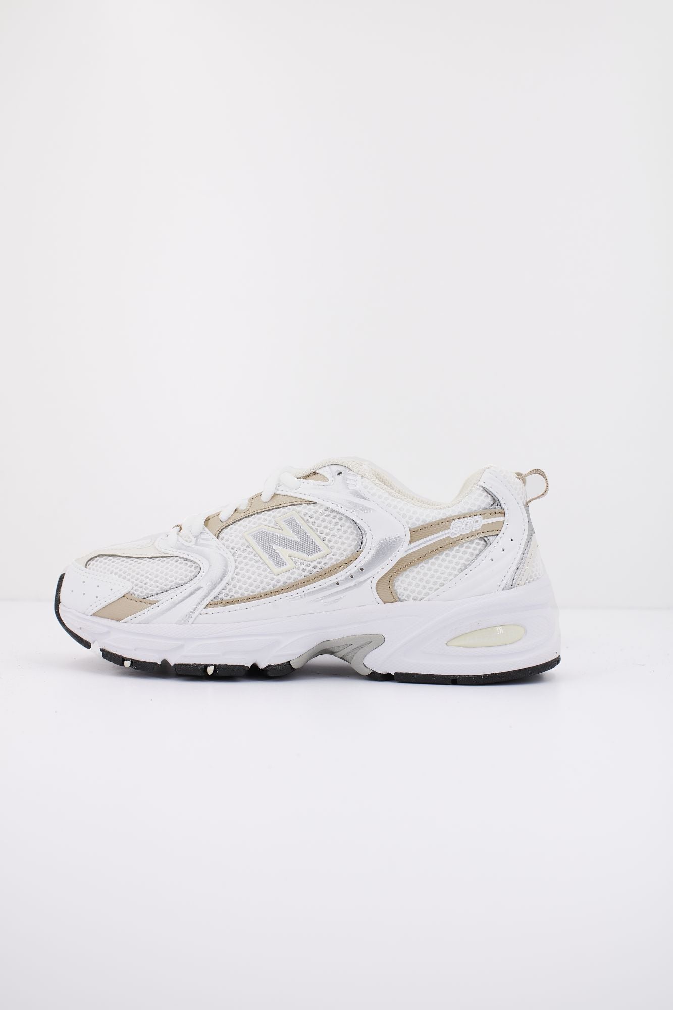 NEW BALANCE MR530 RD en color BLANCO (1)